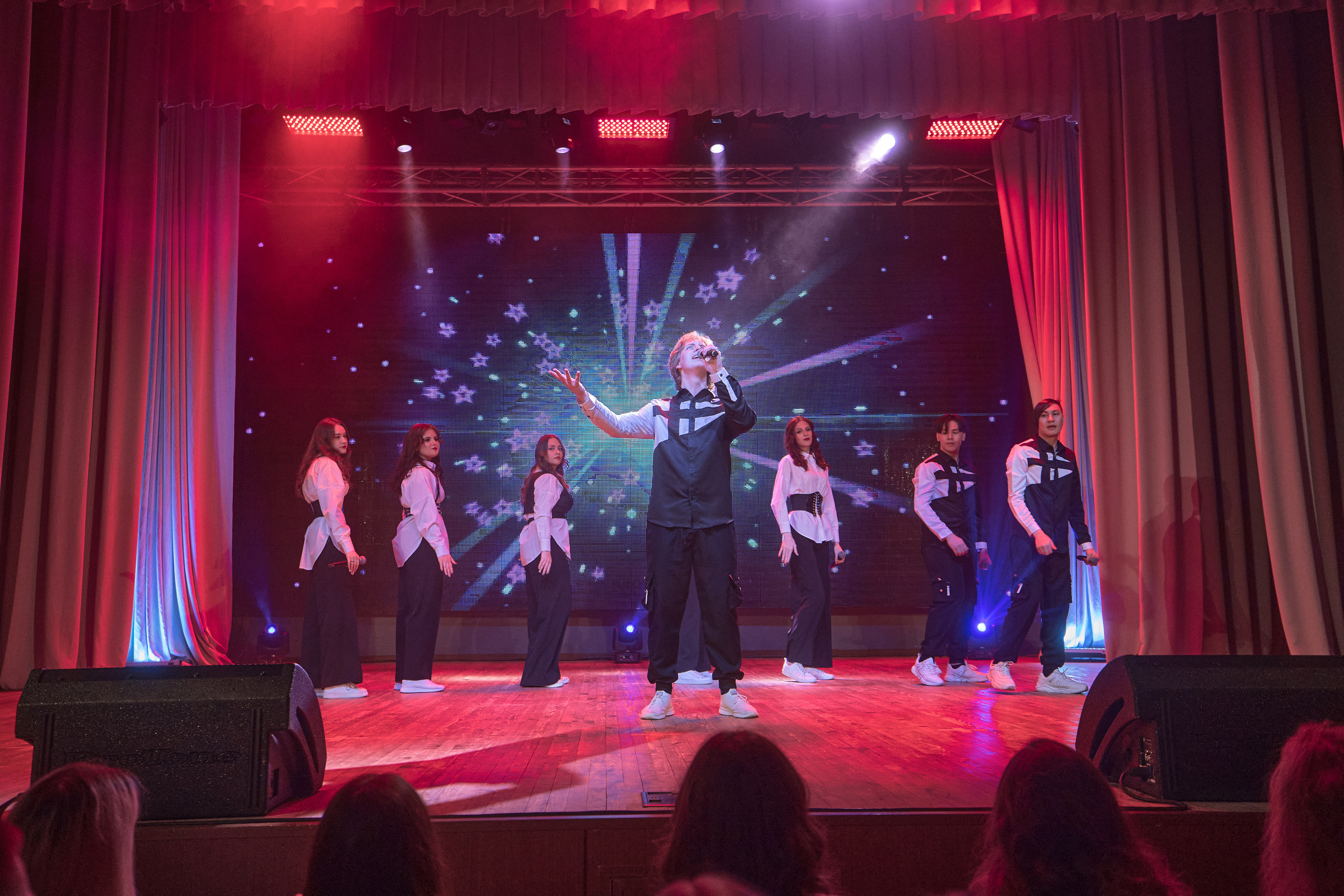 Портфолио репортажной фотосъёмки: Концерт в ДК Железнодорожников. Фотограф Яковлев Роман — Красноярск