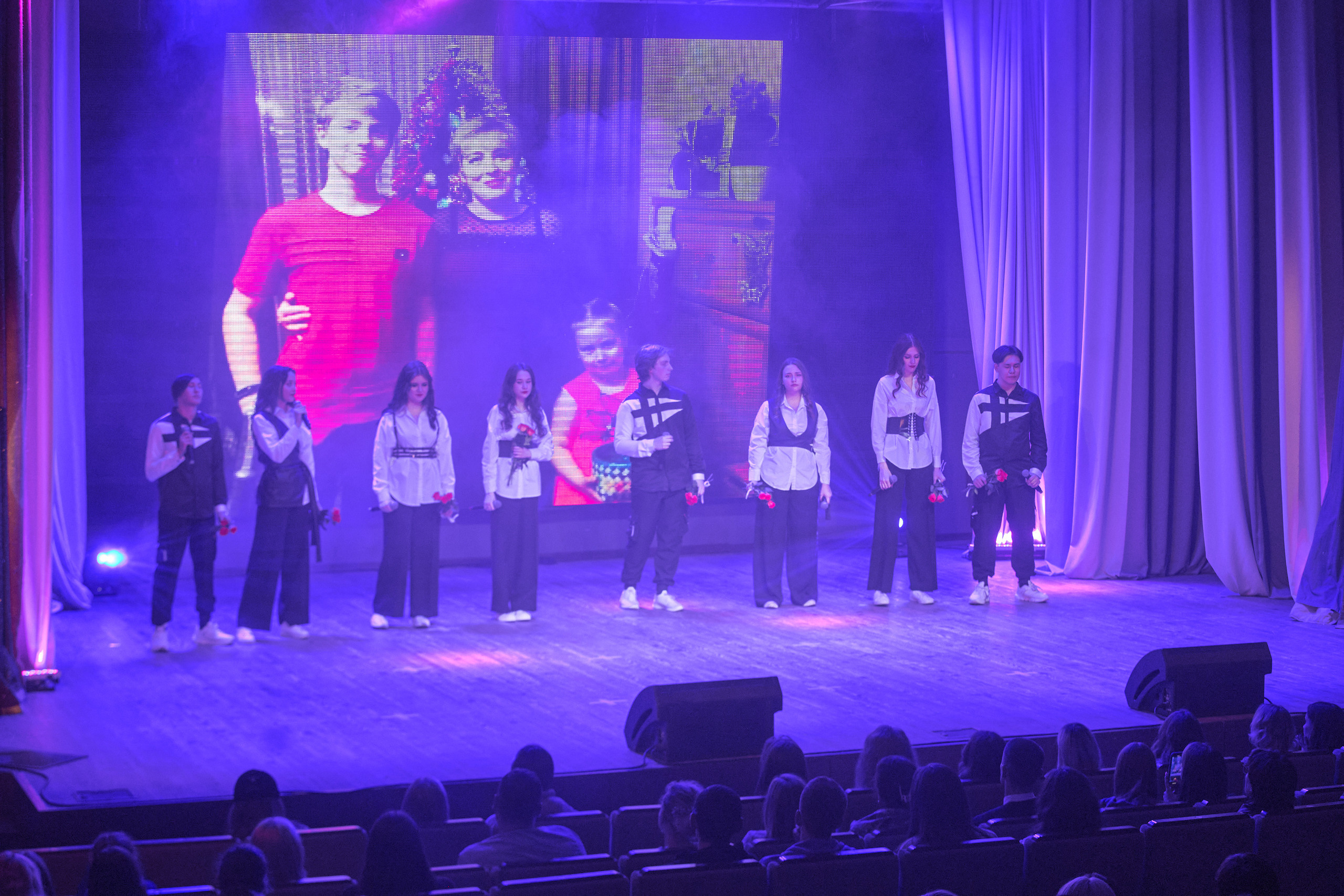 Портфолио репортажной фотосъёмки: Концерт в ДК Железнодорожников. Фотограф Яковлев Роман — Красноярск