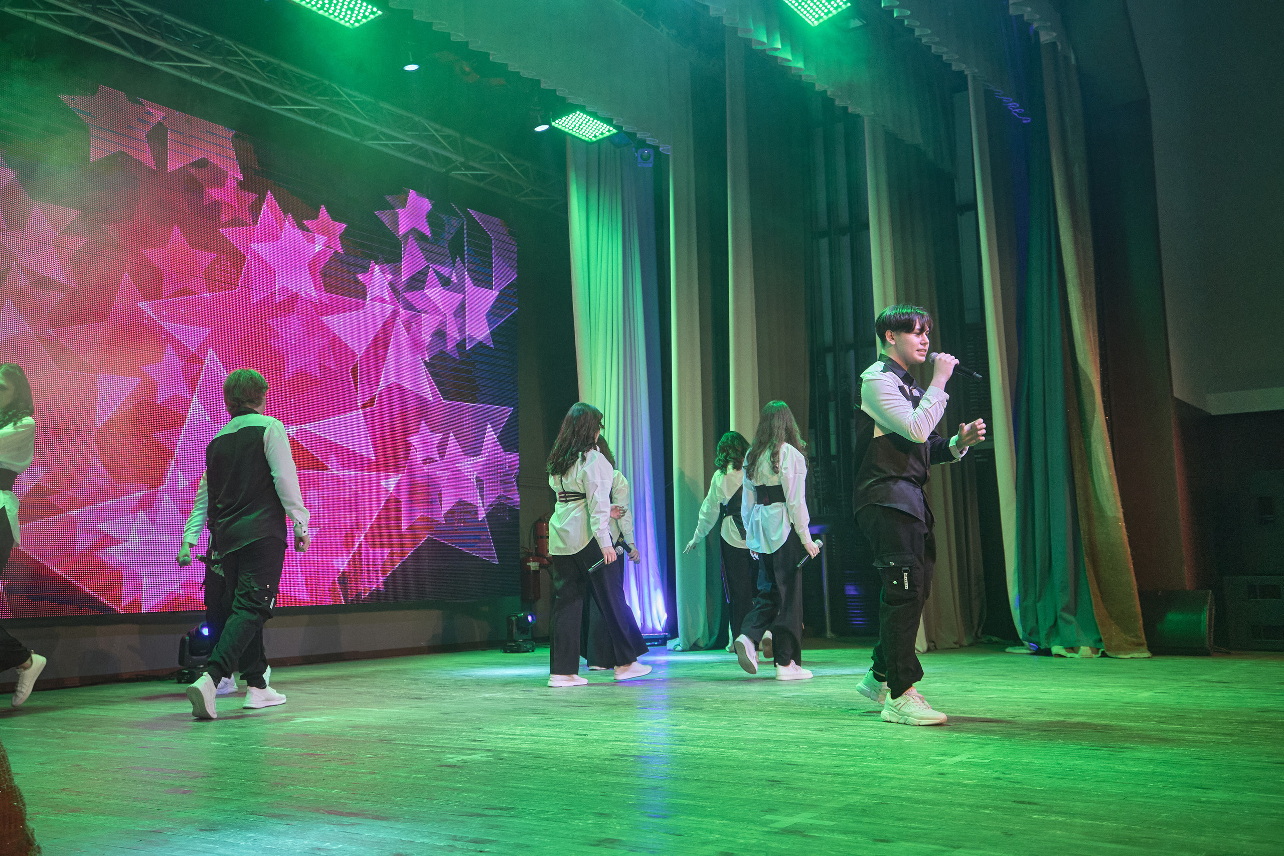 Портфолио репортажной фотосъёмки: Концерт в ДК Железнодорожников. Фотограф Яковлев Роман — Красноярск