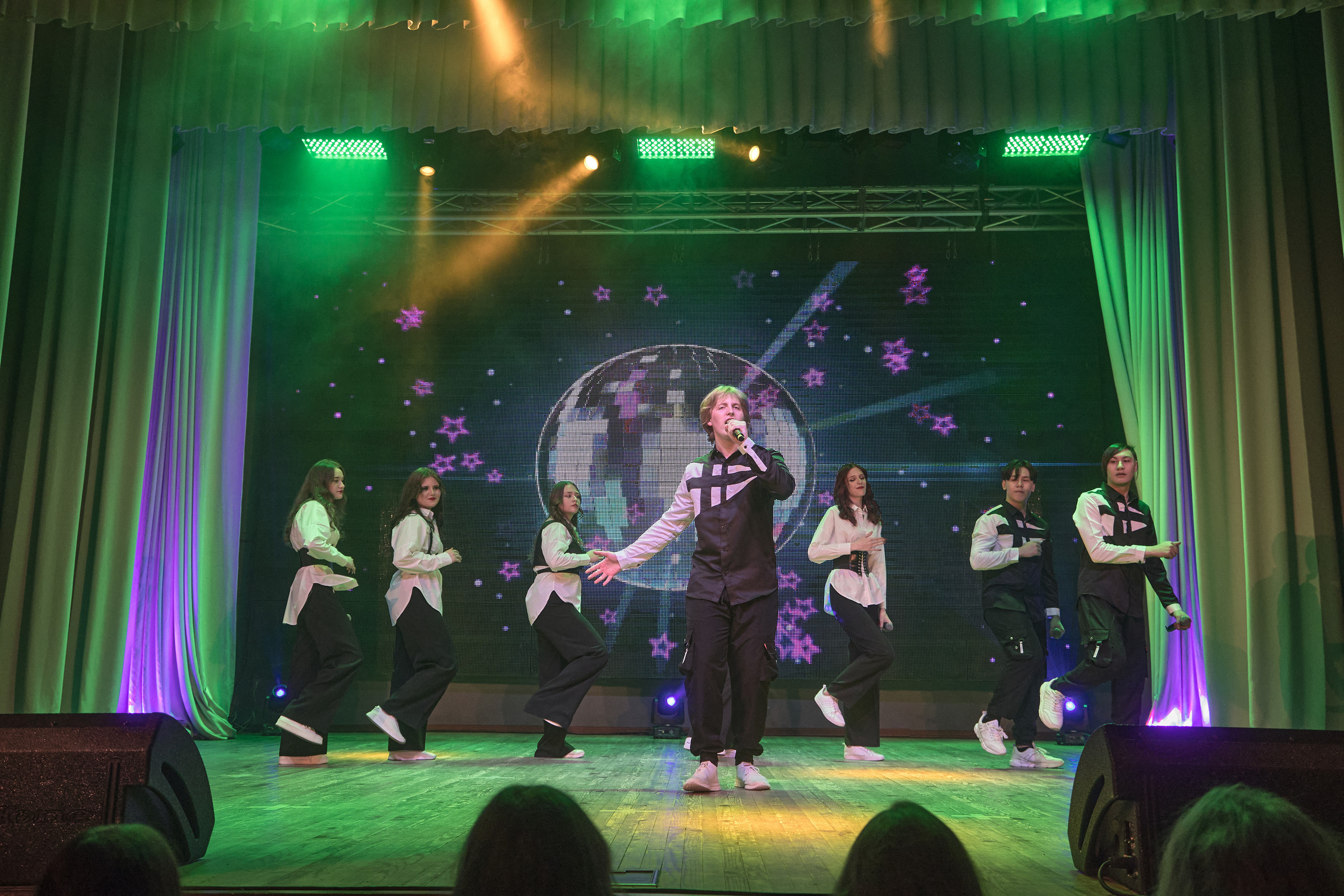 Портфолио репортажной фотосъёмки: Концерт в ДК Железнодорожников. Фотограф Яковлев Роман — Красноярск