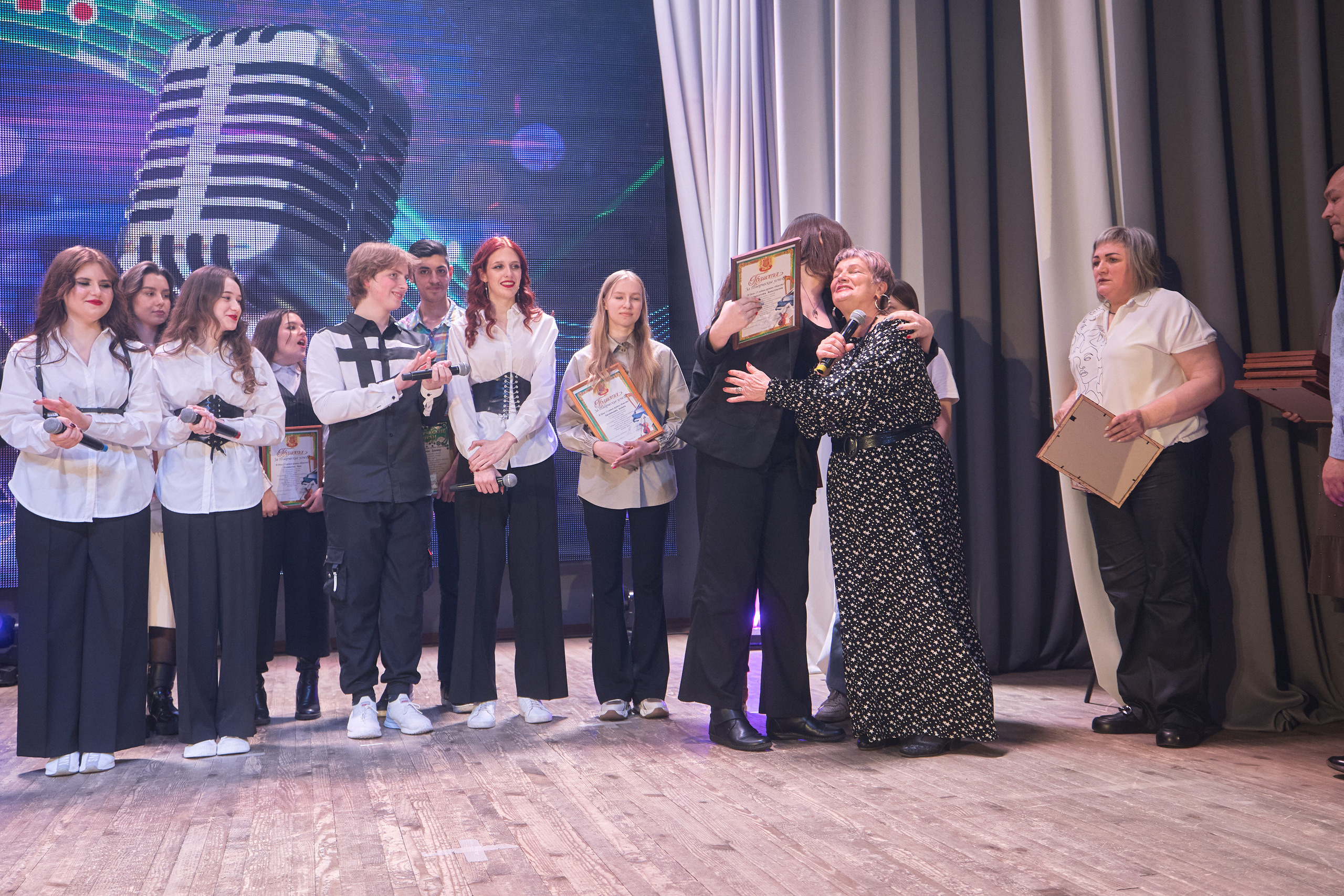 Портфолио репортажной фотосъёмки: Концерт в ДК Железнодорожников. Фотограф Яковлев Роман — Красноярск