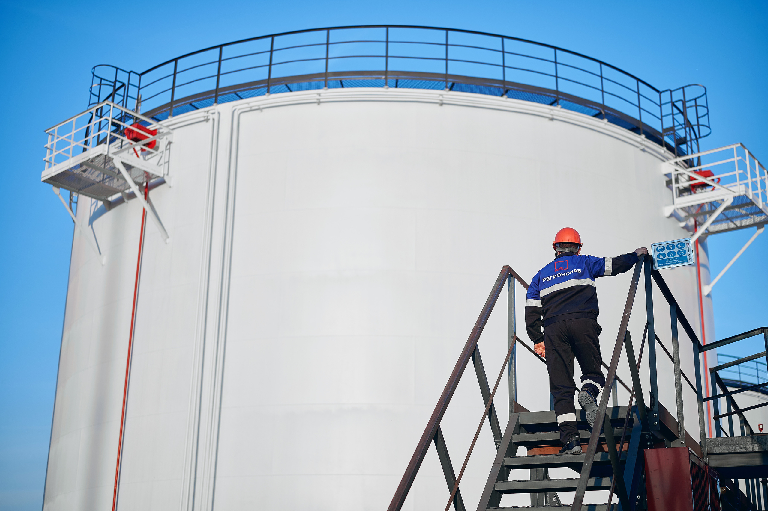 Портфолио по промышленной фотосъёмке: Поставка нефтепродуктов «РЕГИОНСНАБ». Фотограф Яковлев Роман — Красноярск