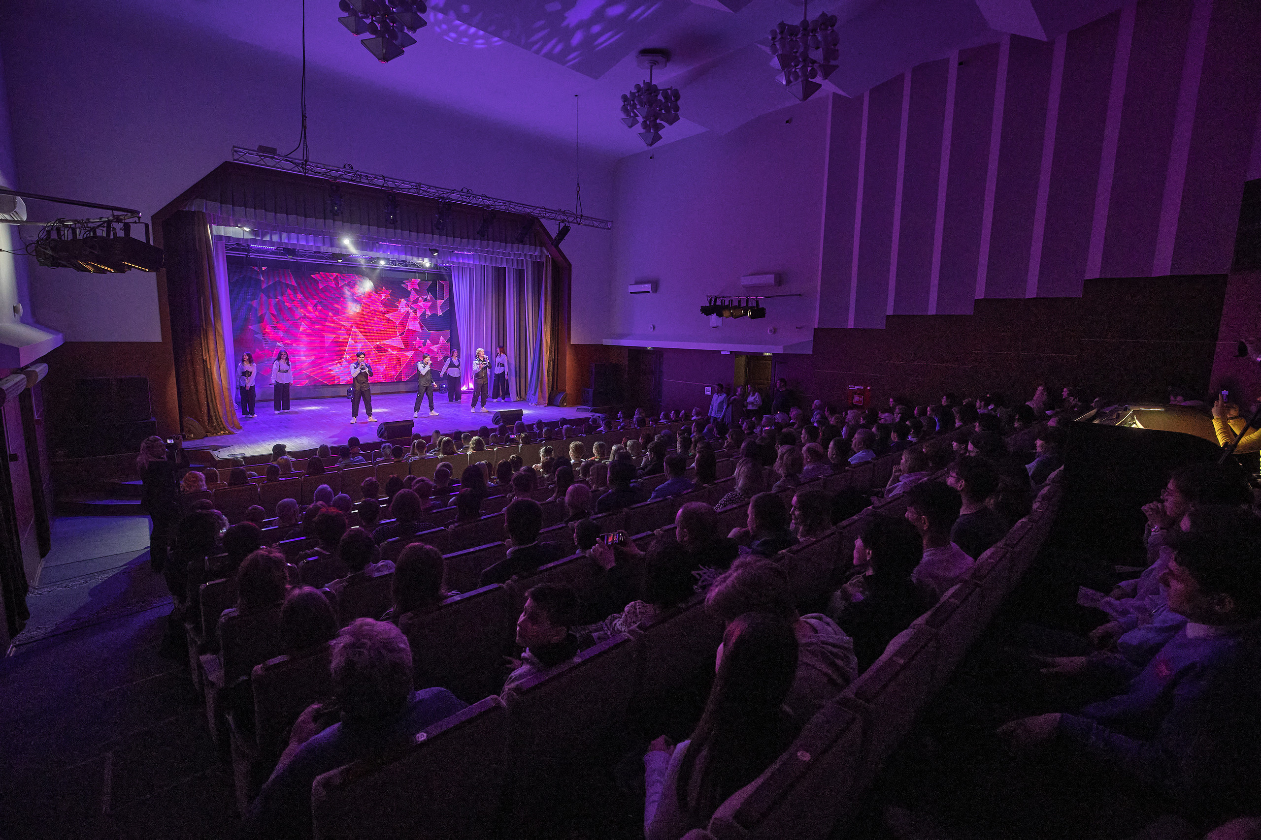 Портфолио репортажной фотосъёмки: Концерт в ДК Железнодорожников. Фотограф Яковлев Роман — Красноярск