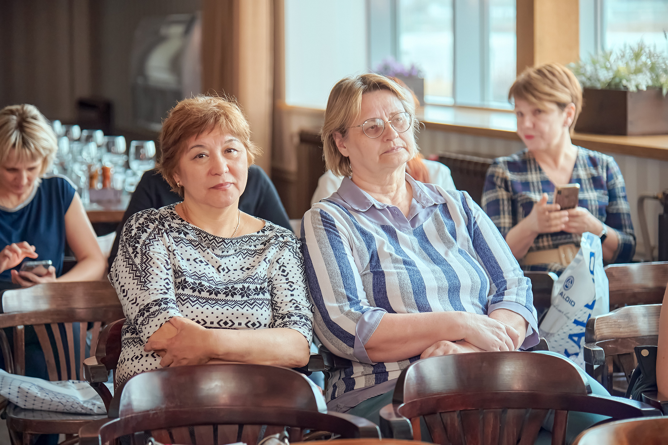 Портфолио репортажной фотосъёмки: ПреМама Дуо в Сафари-клуб. Фотограф Яковлев Роман — Красноярск