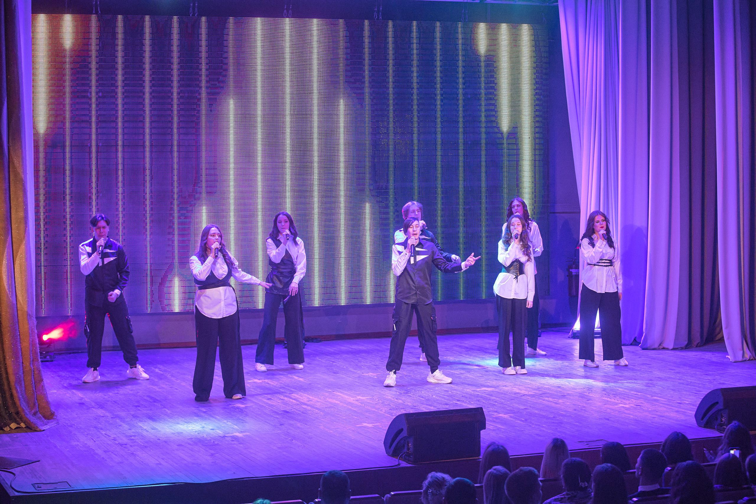 Портфолио репортажной фотосъёмки: Концерт в ДК Железнодорожников. Фотограф Яковлев Роман — Красноярск