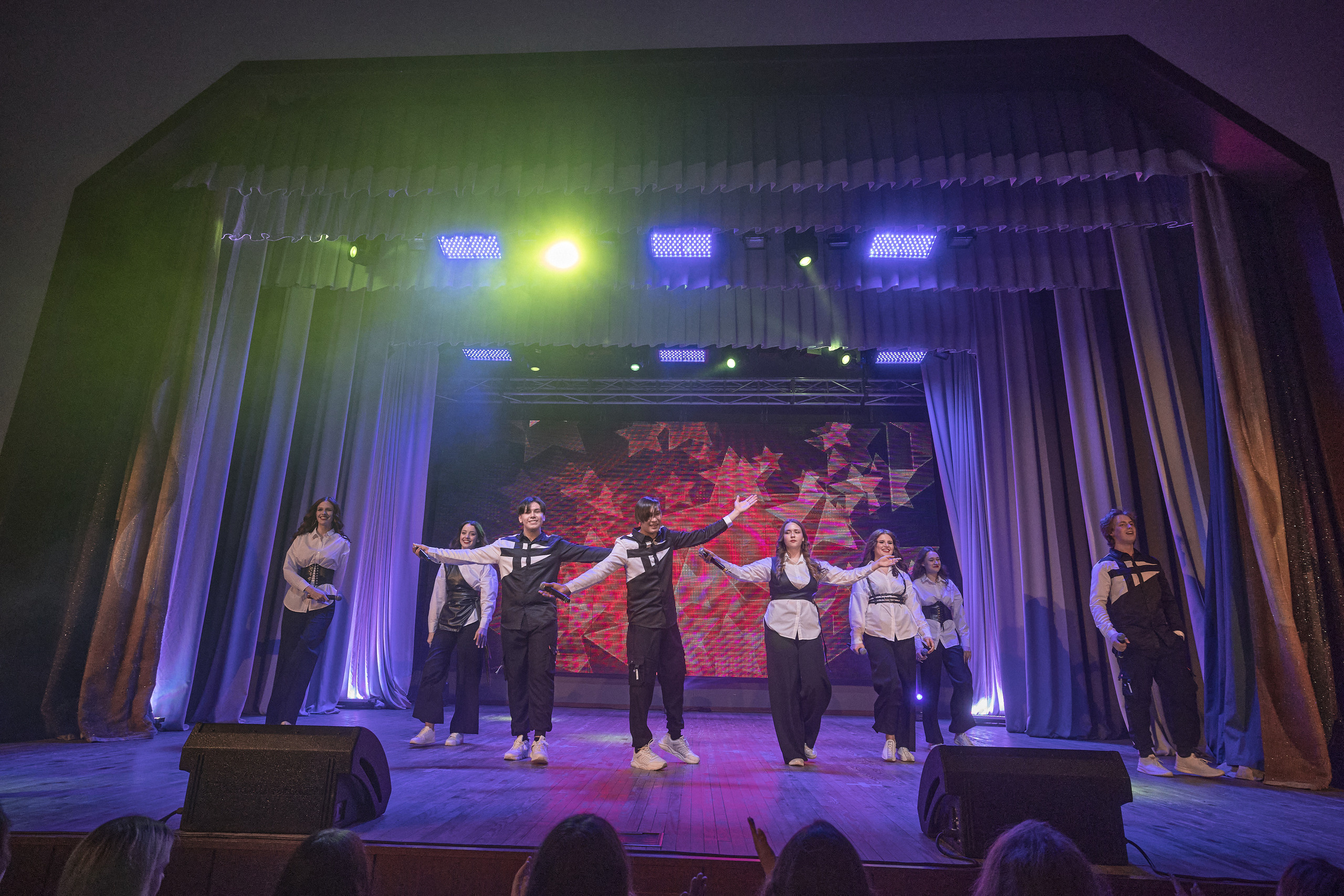 Портфолио репортажной фотосъёмки: Концерт в ДК Железнодорожников. Фотограф Яковлев Роман — Красноярск