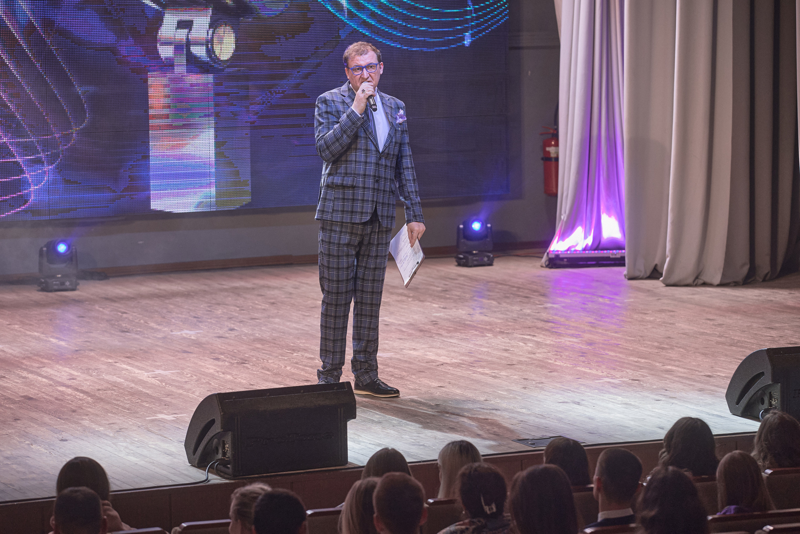 Портфолио репортажной фотосъёмки: Концерт в ДК Железнодорожников. Фотограф Яковлев Роман — Красноярск