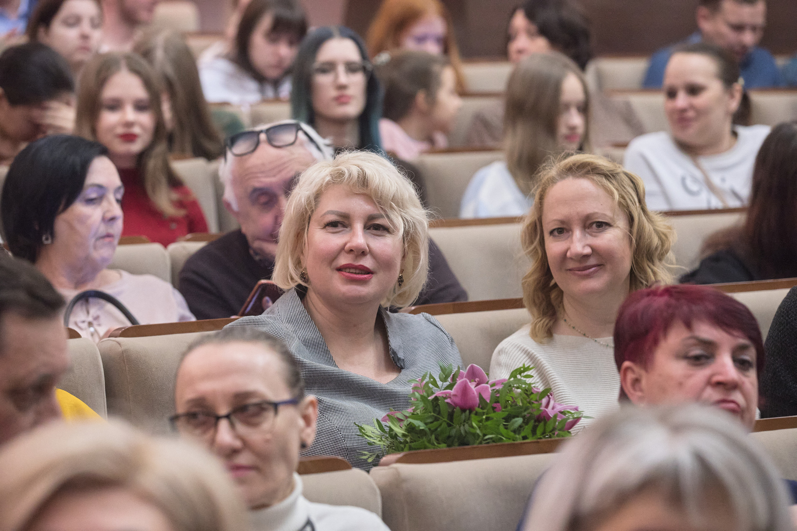 Портфолио репортажной фотосъёмки: Концерт в ДК Железнодорожников. Фотограф Яковлев Роман — Красноярск