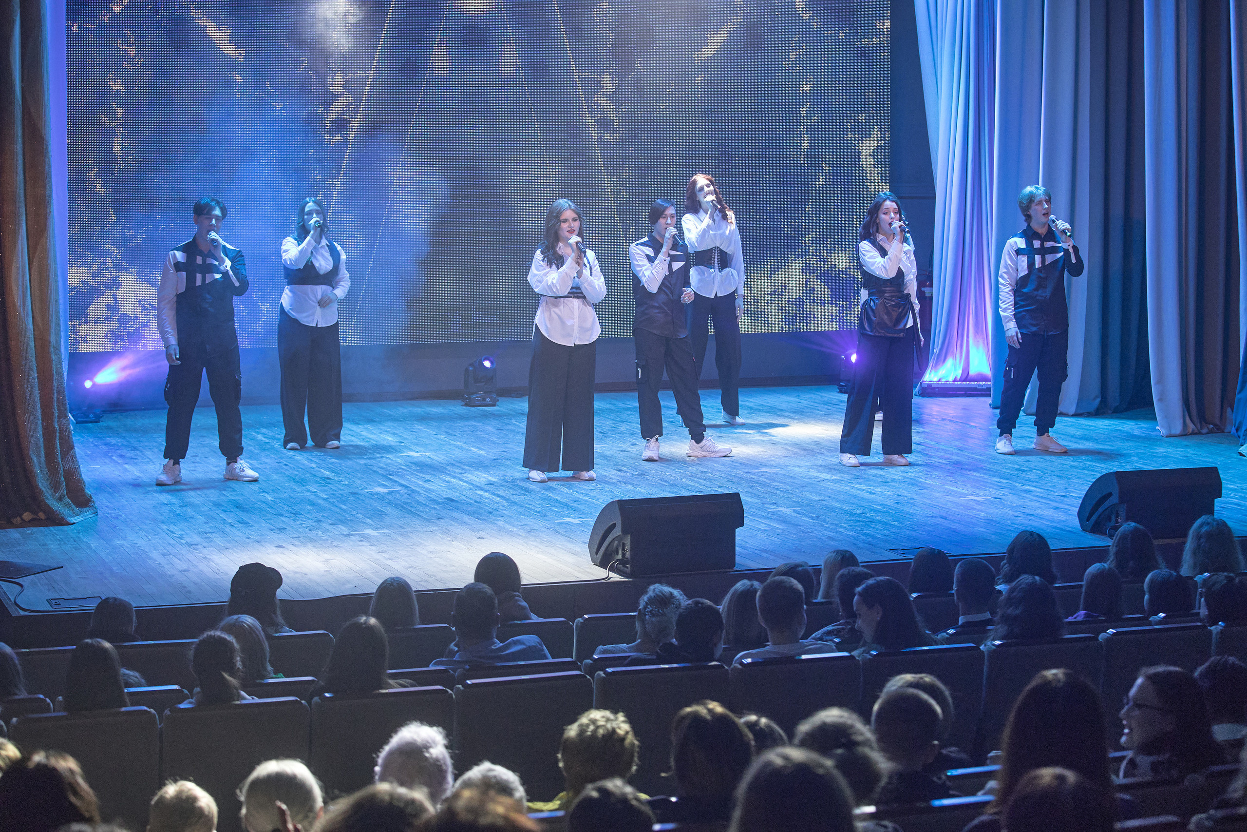 Портфолио репортажной фотосъёмки: Концерт в ДК Железнодорожников. Фотограф Яковлев Роман — Красноярск