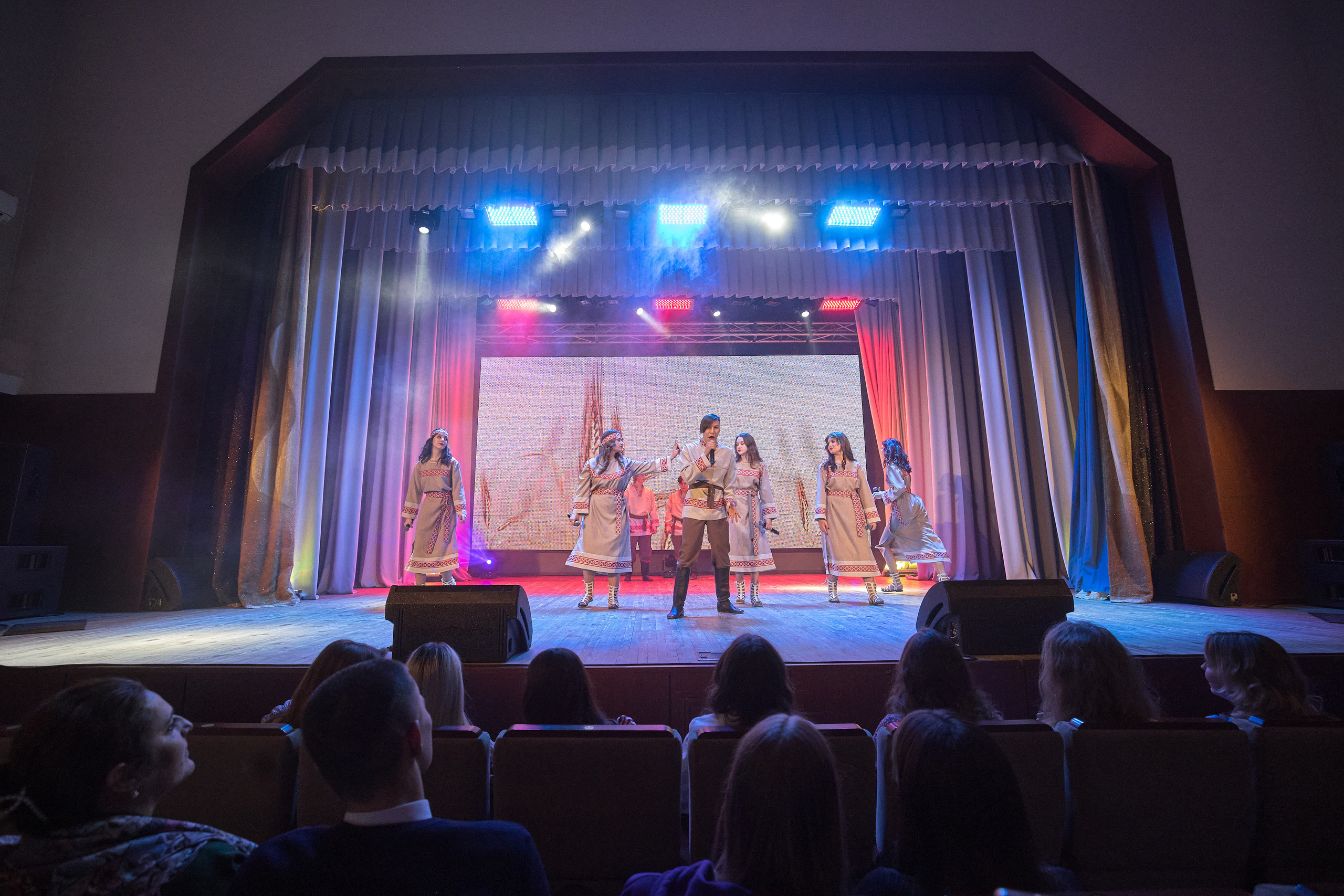 Портфолио репортажной фотосъёмки: Концерт в ДК Железнодорожников. Фотограф Яковлев Роман — Красноярск