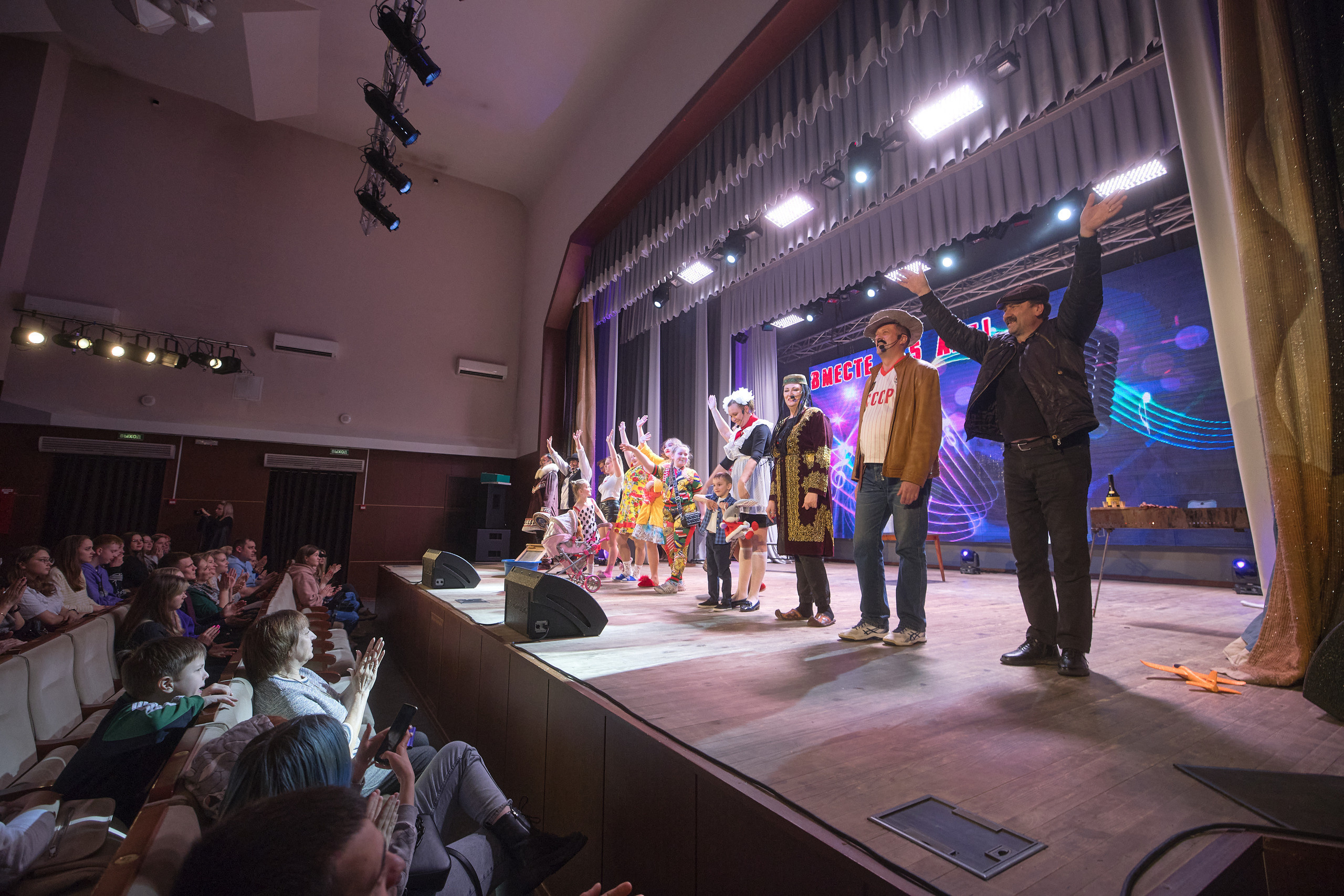 Портфолио репортажной фотосъёмки: Концерт в ДК Железнодорожников. Фотограф Яковлев Роман — Красноярск