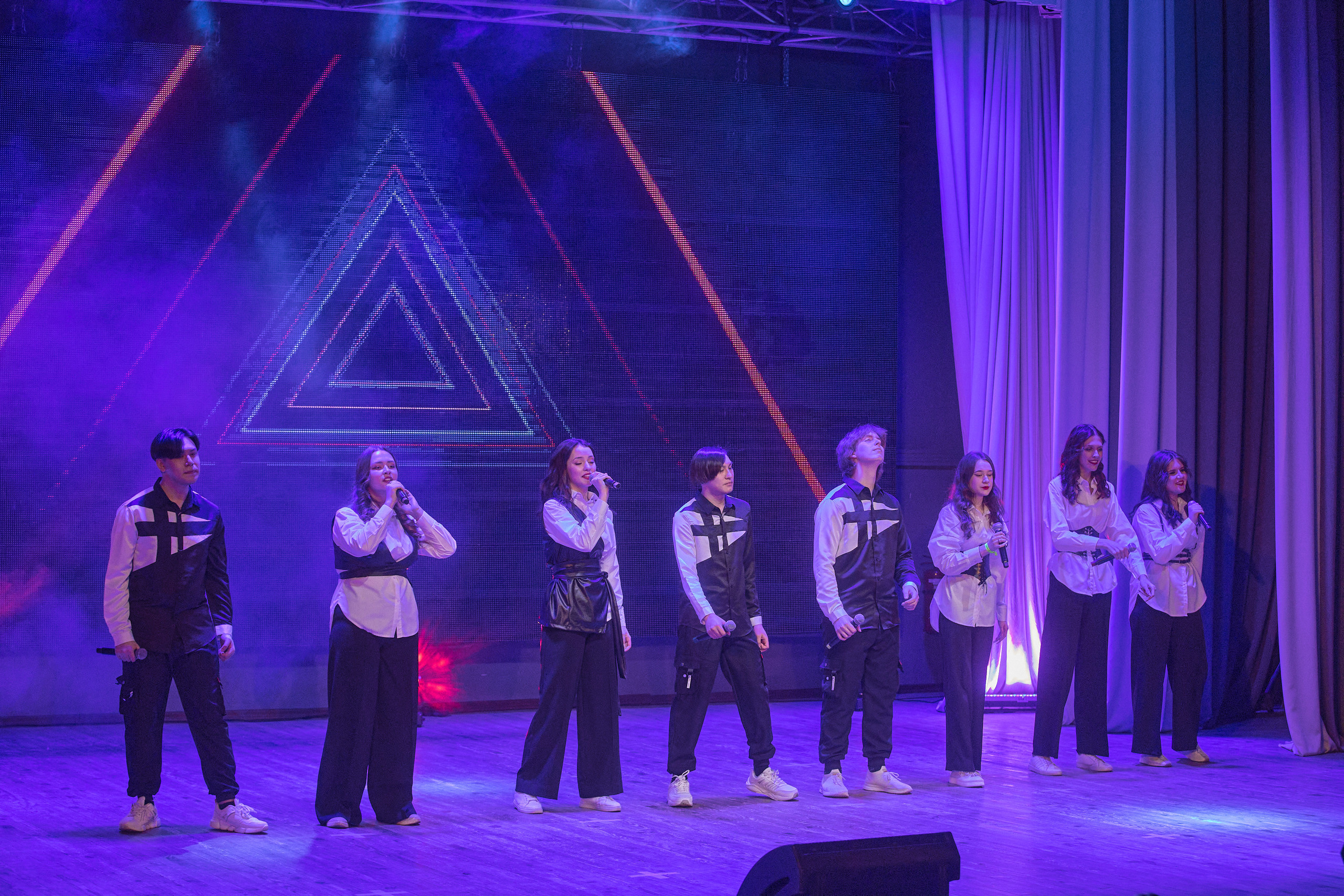 Портфолио репортажной фотосъёмки: Концерт в ДК Железнодорожников. Фотограф Яковлев Роман — Красноярск