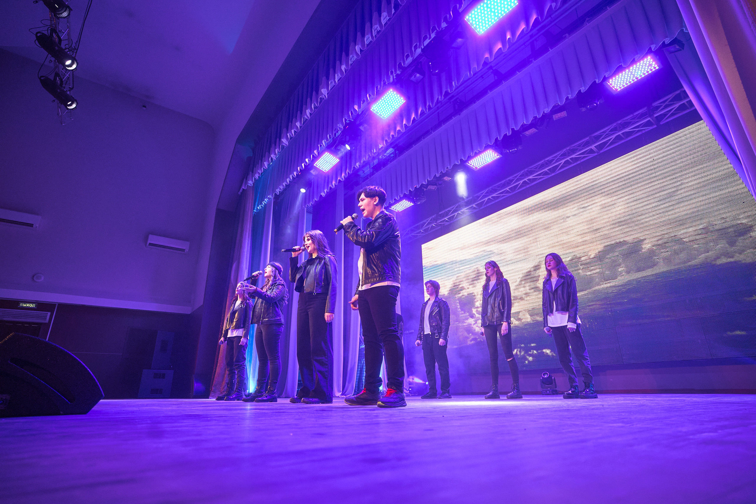 Портфолио репортажной фотосъёмки: Концерт в ДК Железнодорожников. Фотограф Яковлев Роман — Красноярск