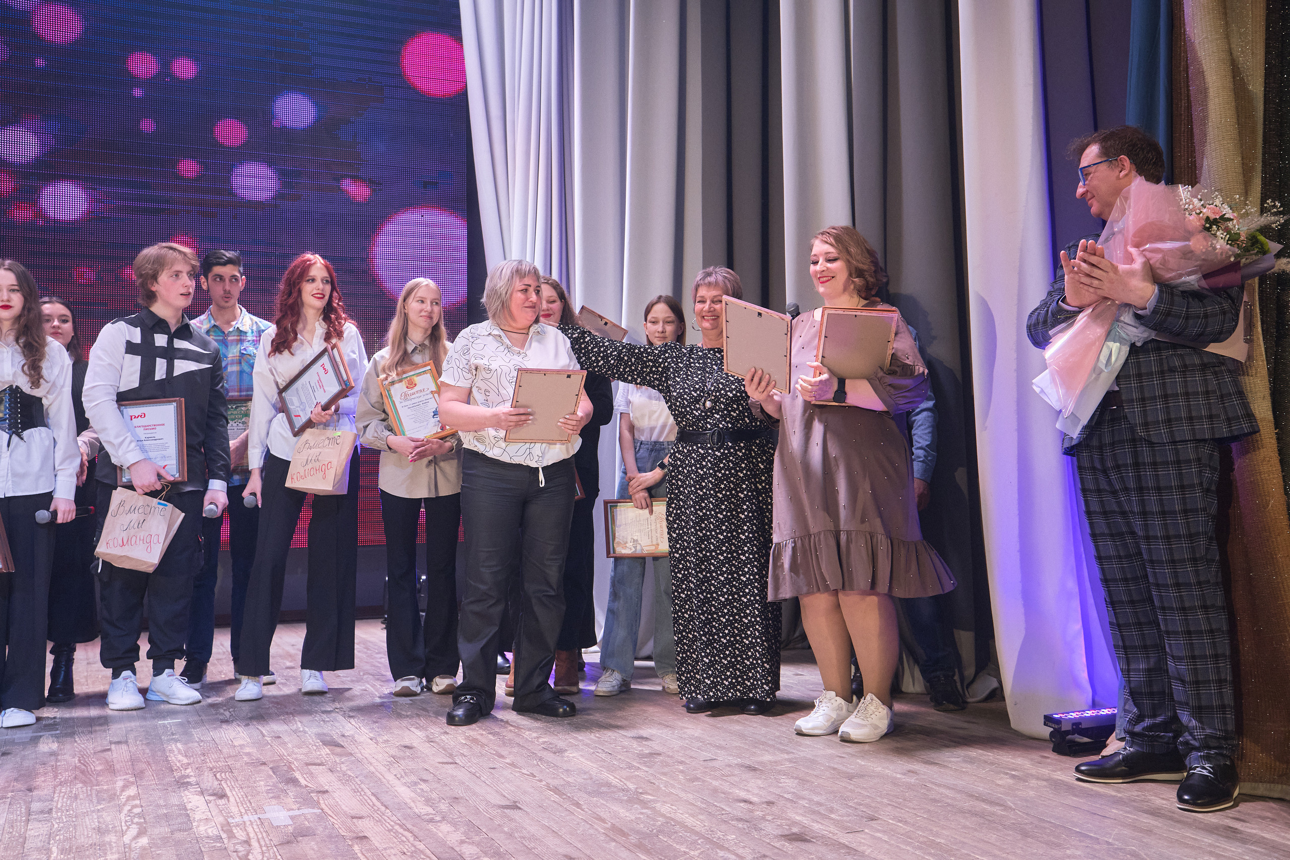 Портфолио репортажной фотосъёмки: Концерт в ДК Железнодорожников. Фотограф Яковлев Роман — Красноярск