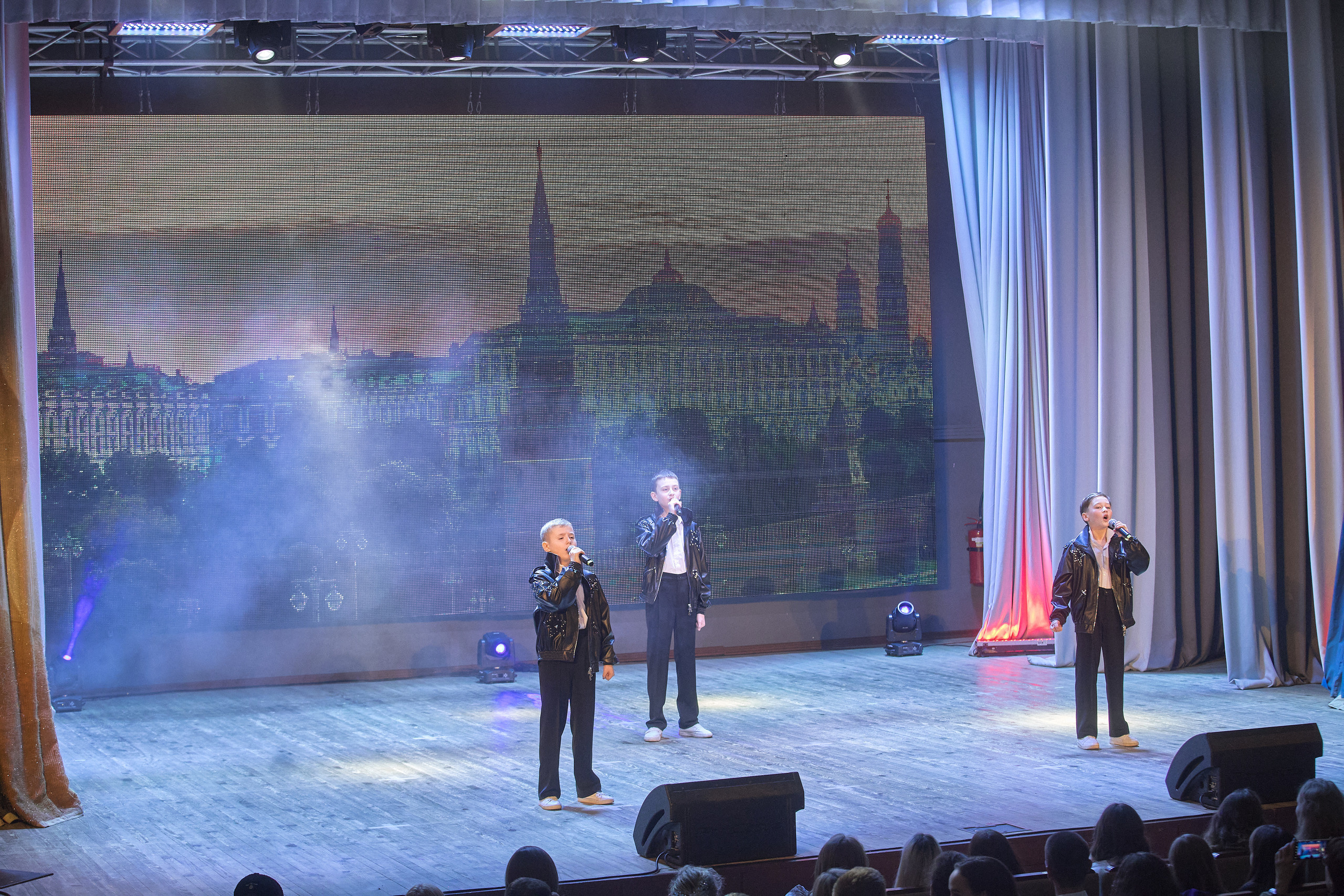 Портфолио репортажной фотосъёмки: Концерт в ДК Железнодорожников. Фотограф Яковлев Роман — Красноярск