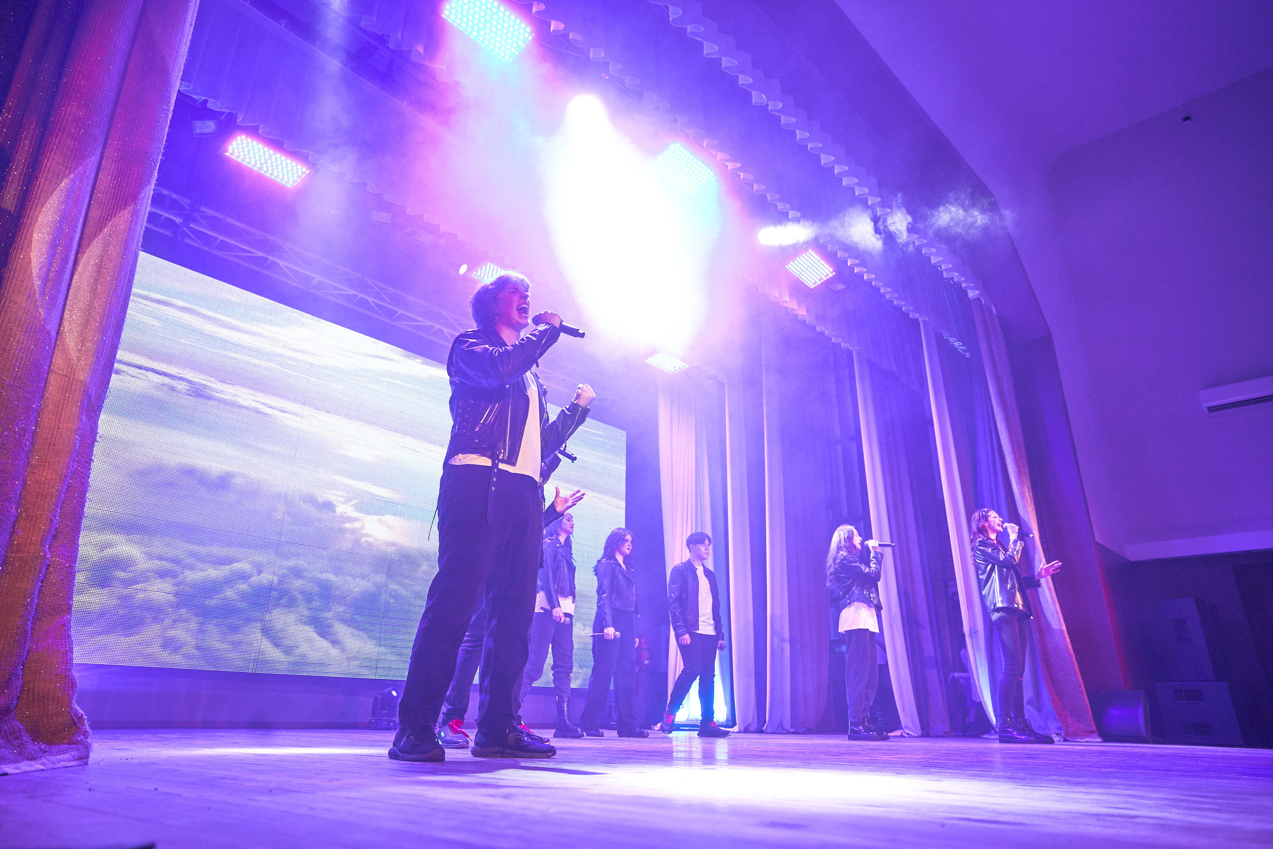 Портфолио репортажной фотосъёмки: Концерт в ДК Железнодорожников. Фотограф Яковлев Роман — Красноярск