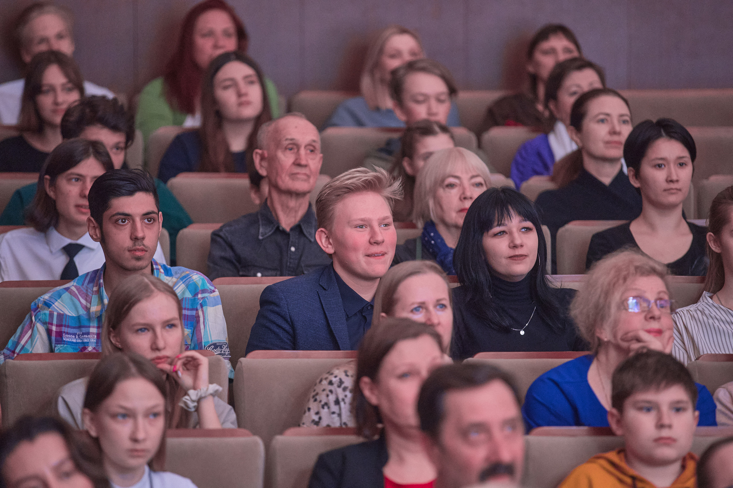 Портфолио репортажной фотосъёмки: Концерт в ДК Железнодорожников. Фотограф Яковлев Роман — Красноярск