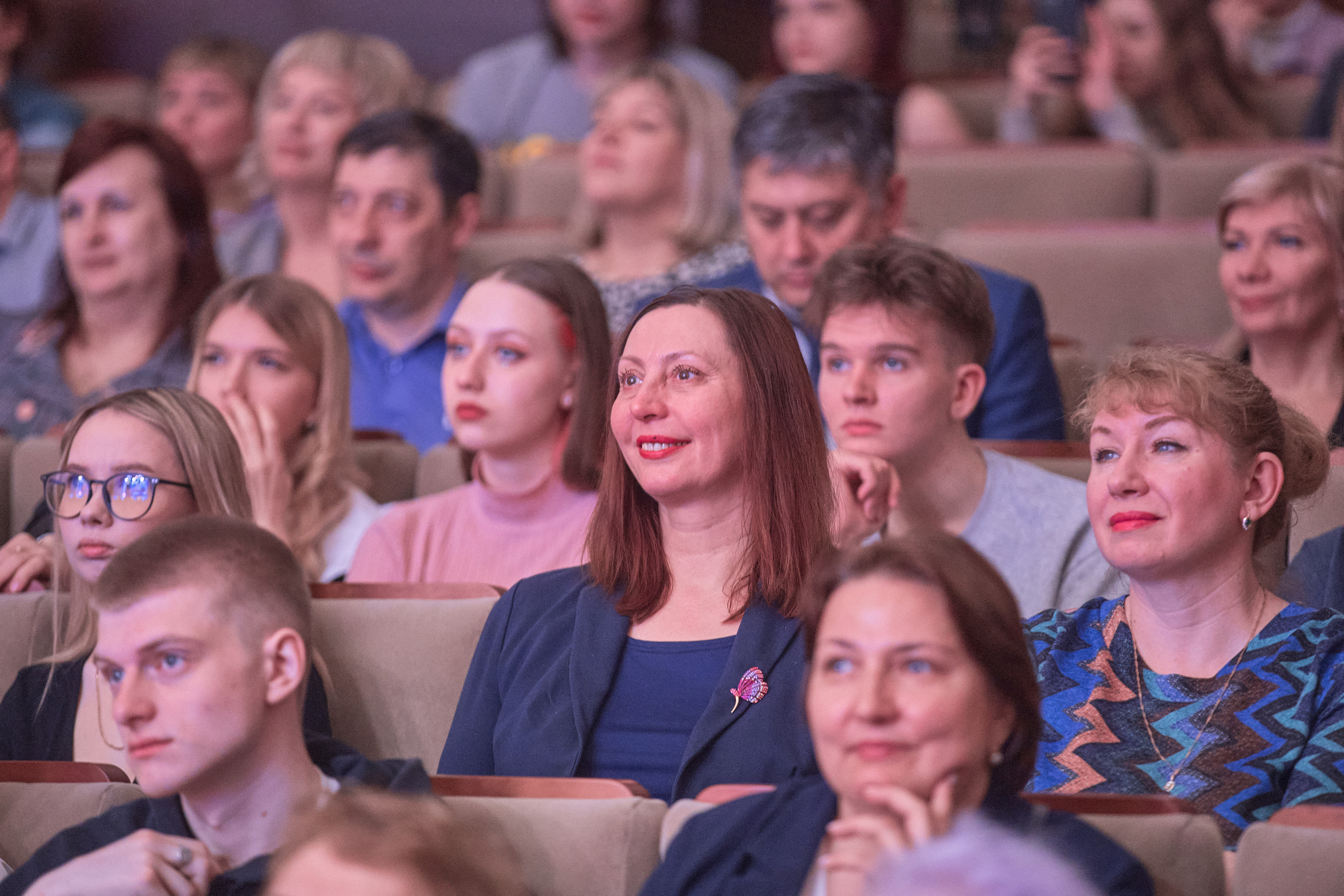 Портфолио репортажной фотосъёмки: Концерт в ДК Железнодорожников. Фотограф Яковлев Роман — Красноярск