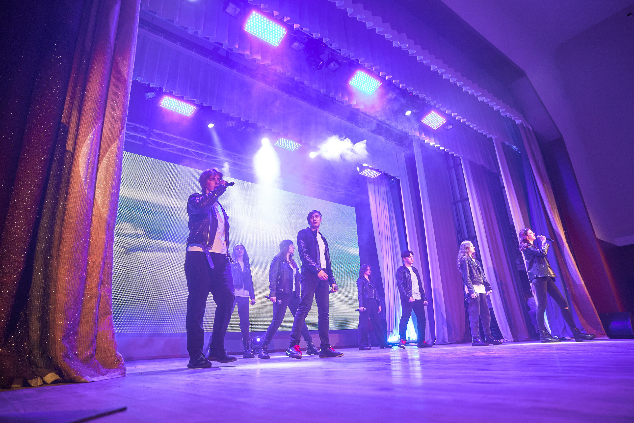 Портфолио репортажной фотосъёмки: Концерт в ДК Железнодорожников. Фотограф Яковлев Роман — Красноярск