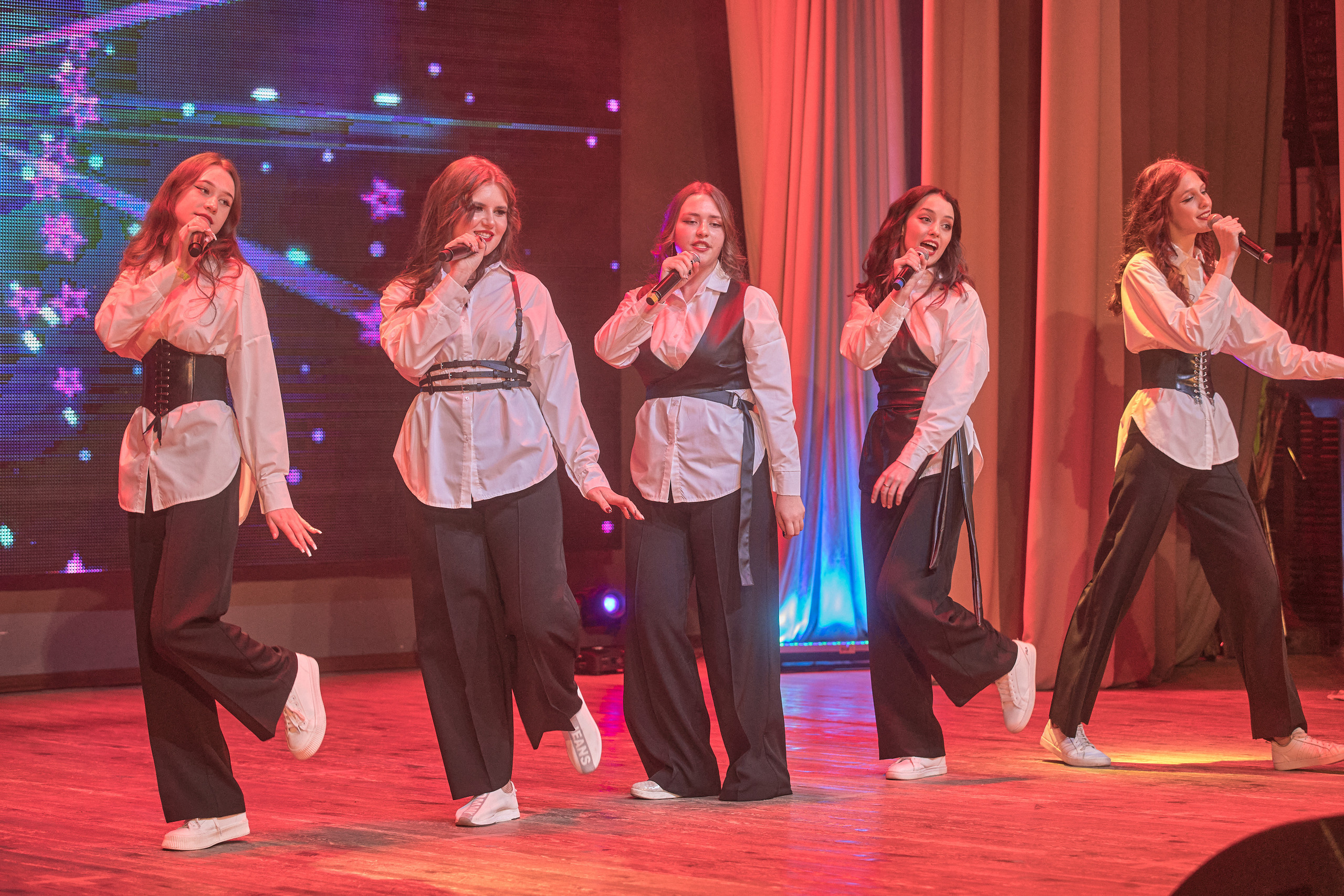 Портфолио репортажной фотосъёмки: Концерт в ДК Железнодорожников. Фотограф Яковлев Роман — Красноярск