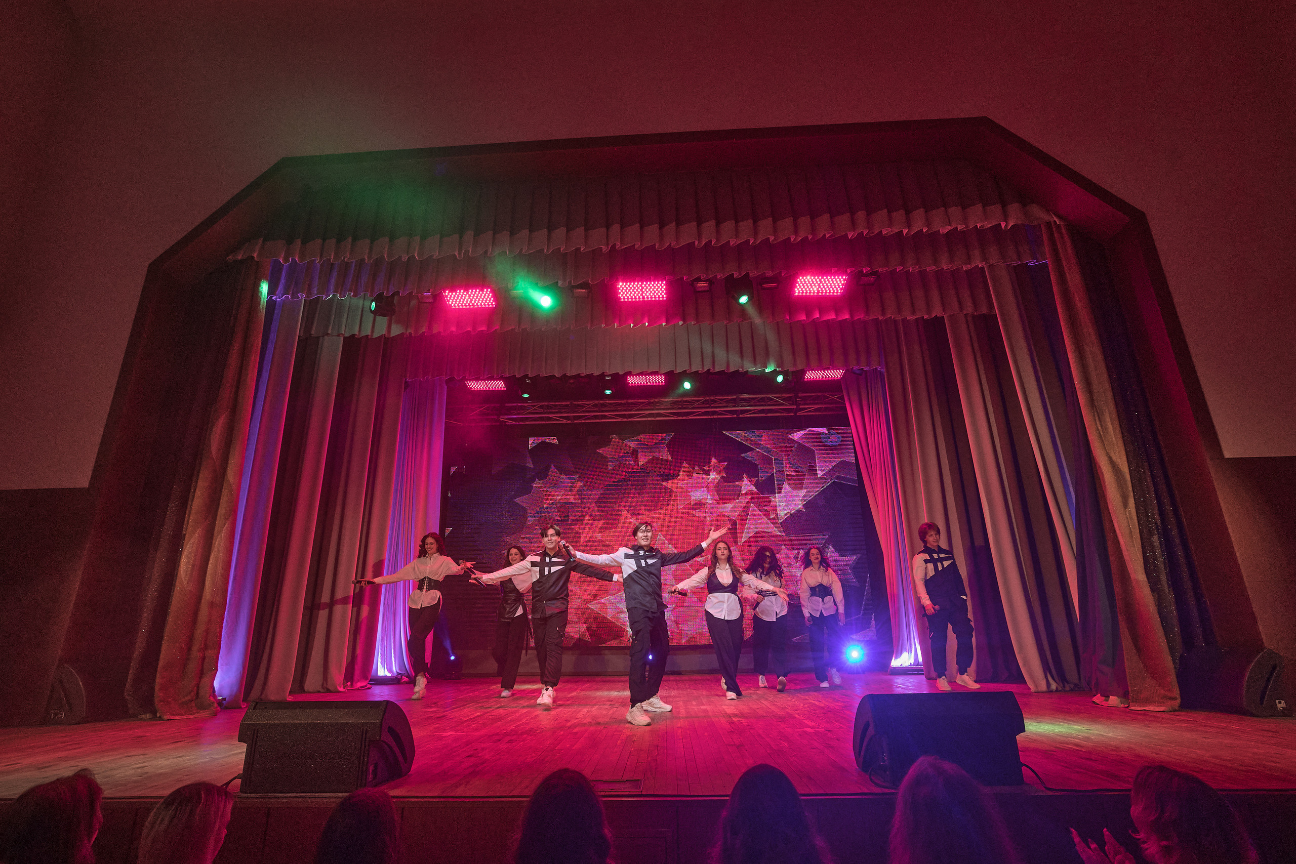 Портфолио репортажной фотосъёмки: Концерт в ДК Железнодорожников. Фотограф Яковлев Роман — Красноярск