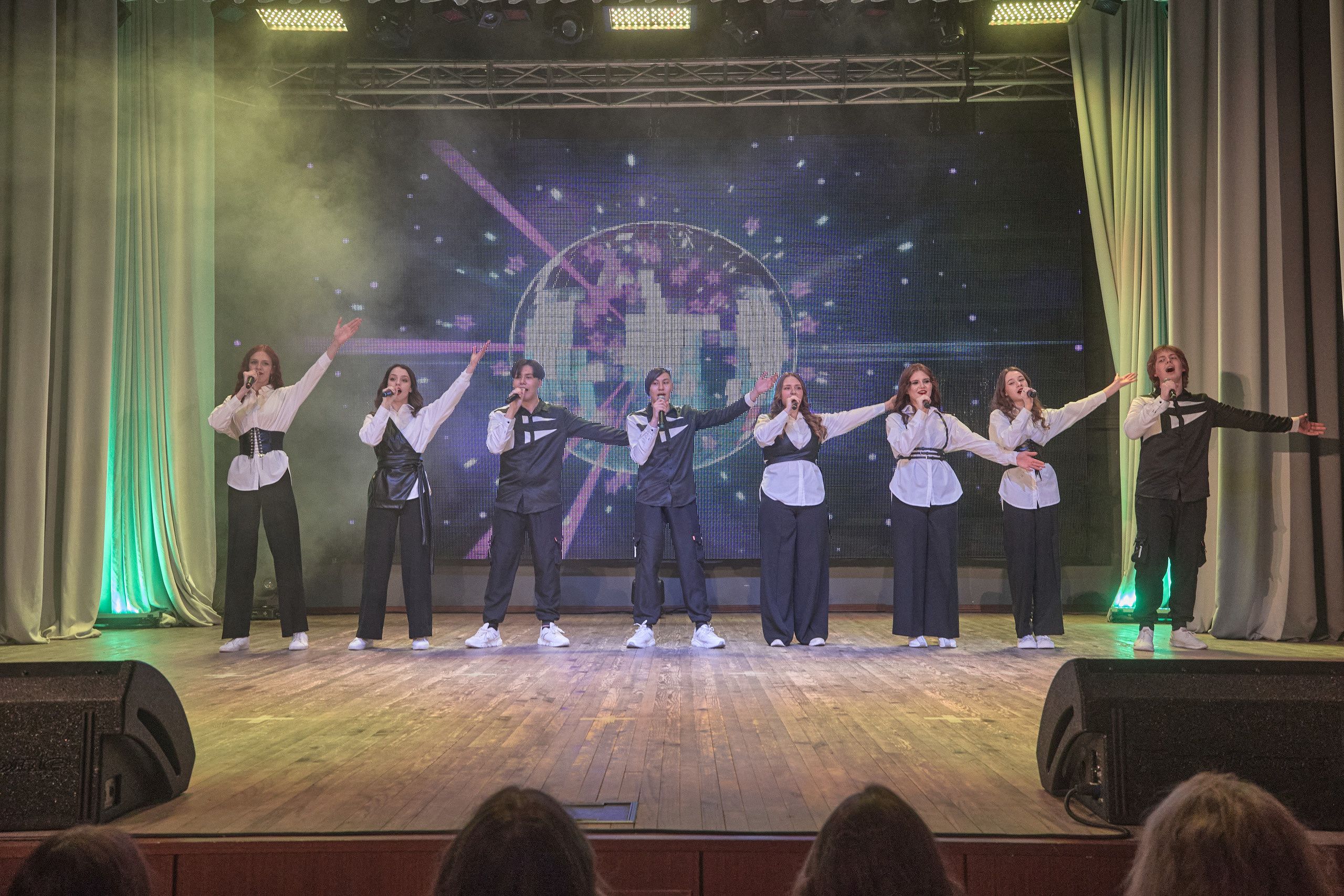 Портфолио репортажной фотосъёмки: Концерт в ДК Железнодорожников. Фотограф Яковлев Роман — Красноярск