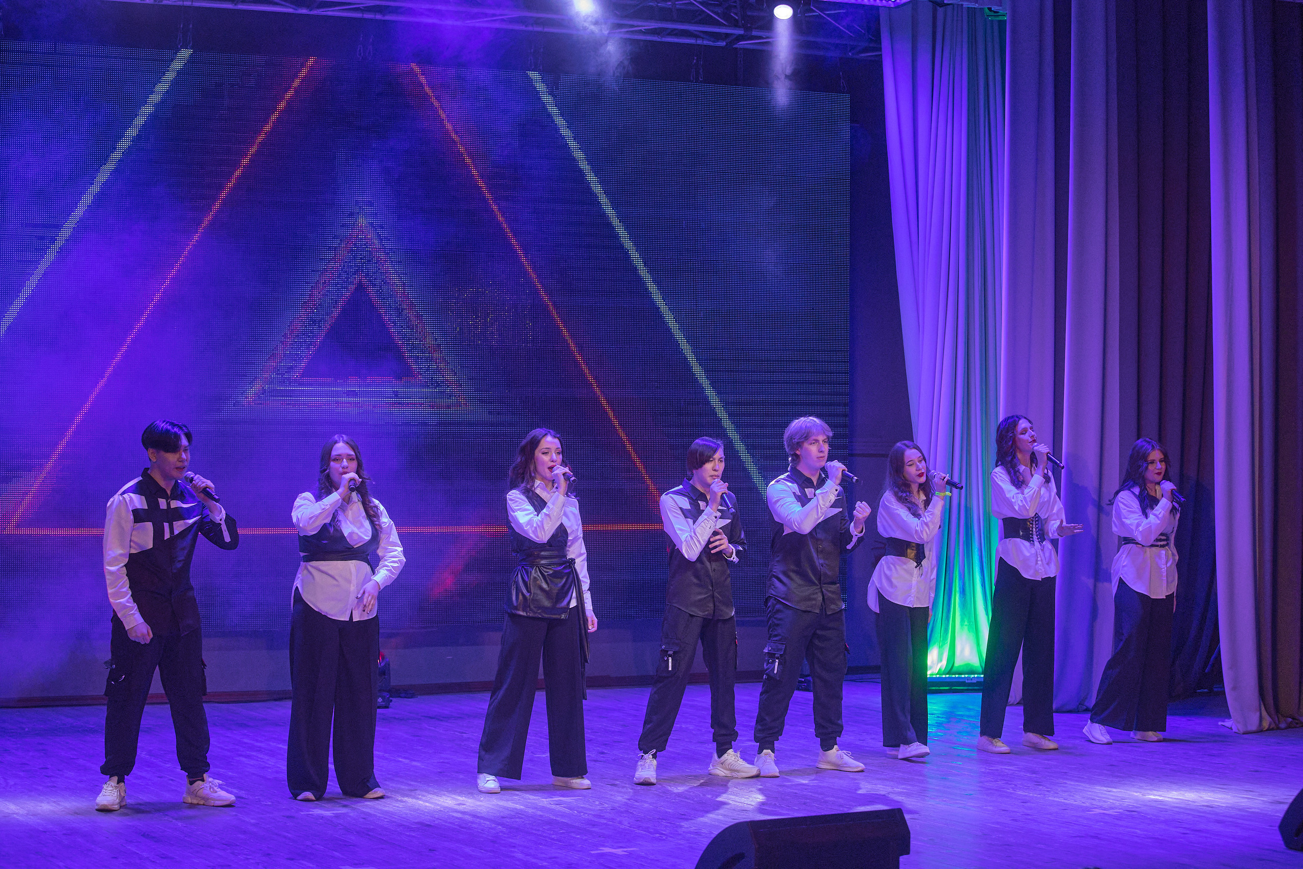 Портфолио репортажной фотосъёмки: Концерт в ДК Железнодорожников. Фотограф Яковлев Роман — Красноярск