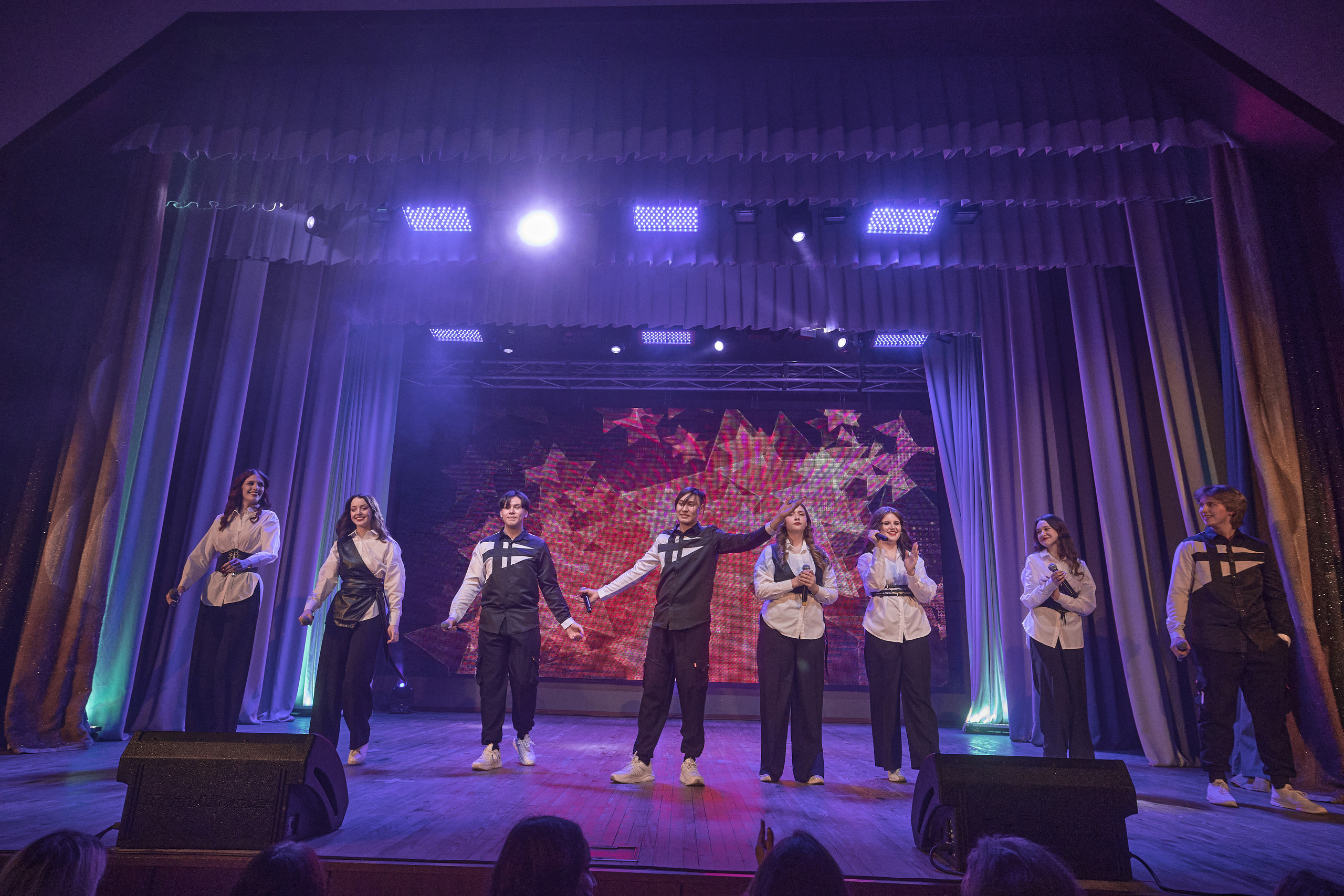 Портфолио репортажной фотосъёмки: Концерт в ДК Железнодорожников. Фотограф Яковлев Роман — Красноярск