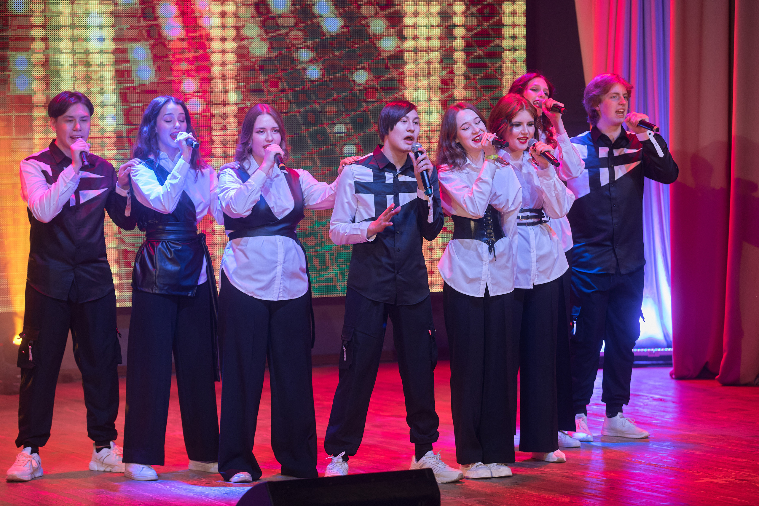 Портфолио репортажной фотосъёмки: Концерт в ДК Железнодорожников. Фотограф Яковлев Роман — Красноярск