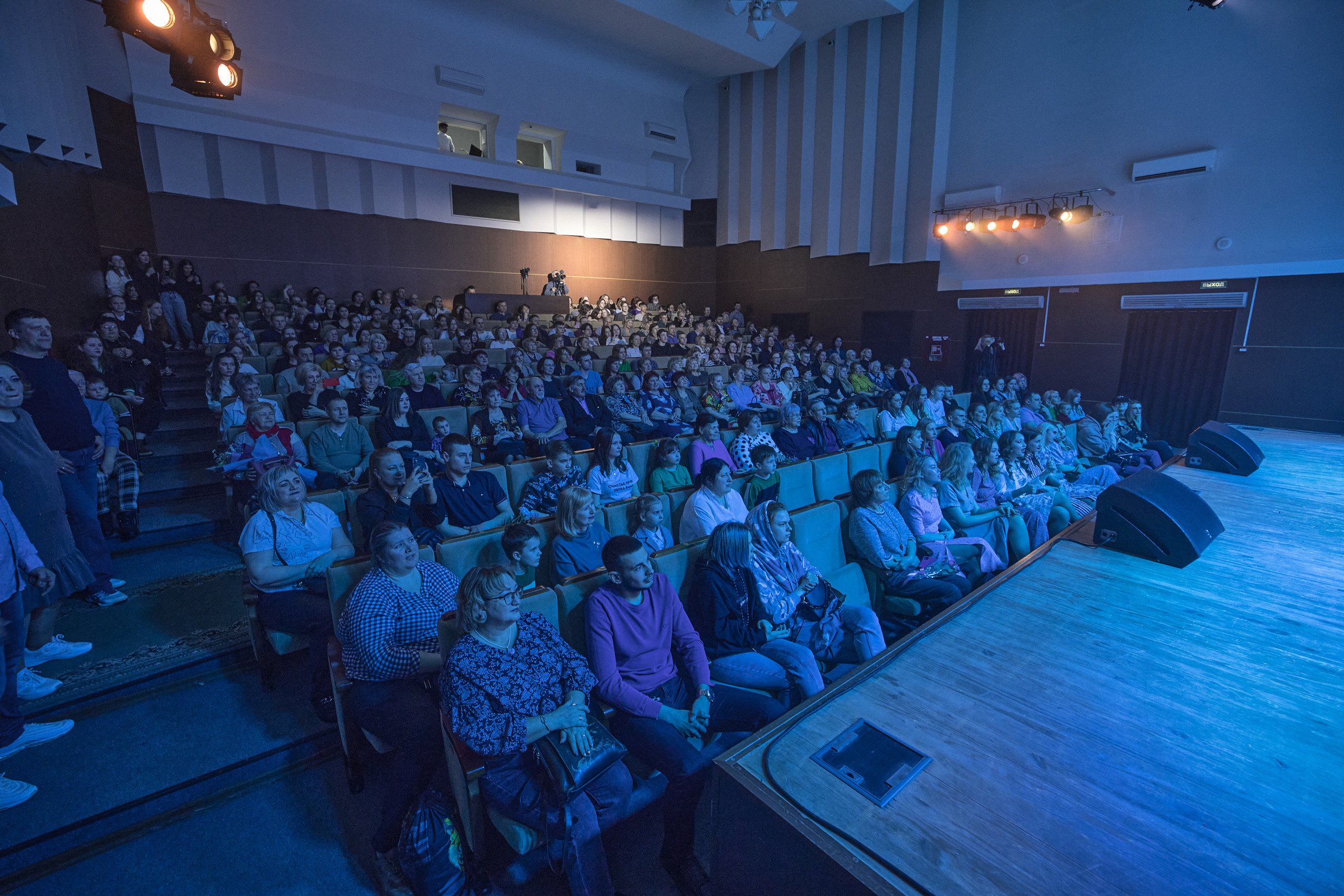 Портфолио репортажной фотосъёмки: Концерт в ДК Железнодорожников. Фотограф Яковлев Роман — Красноярск