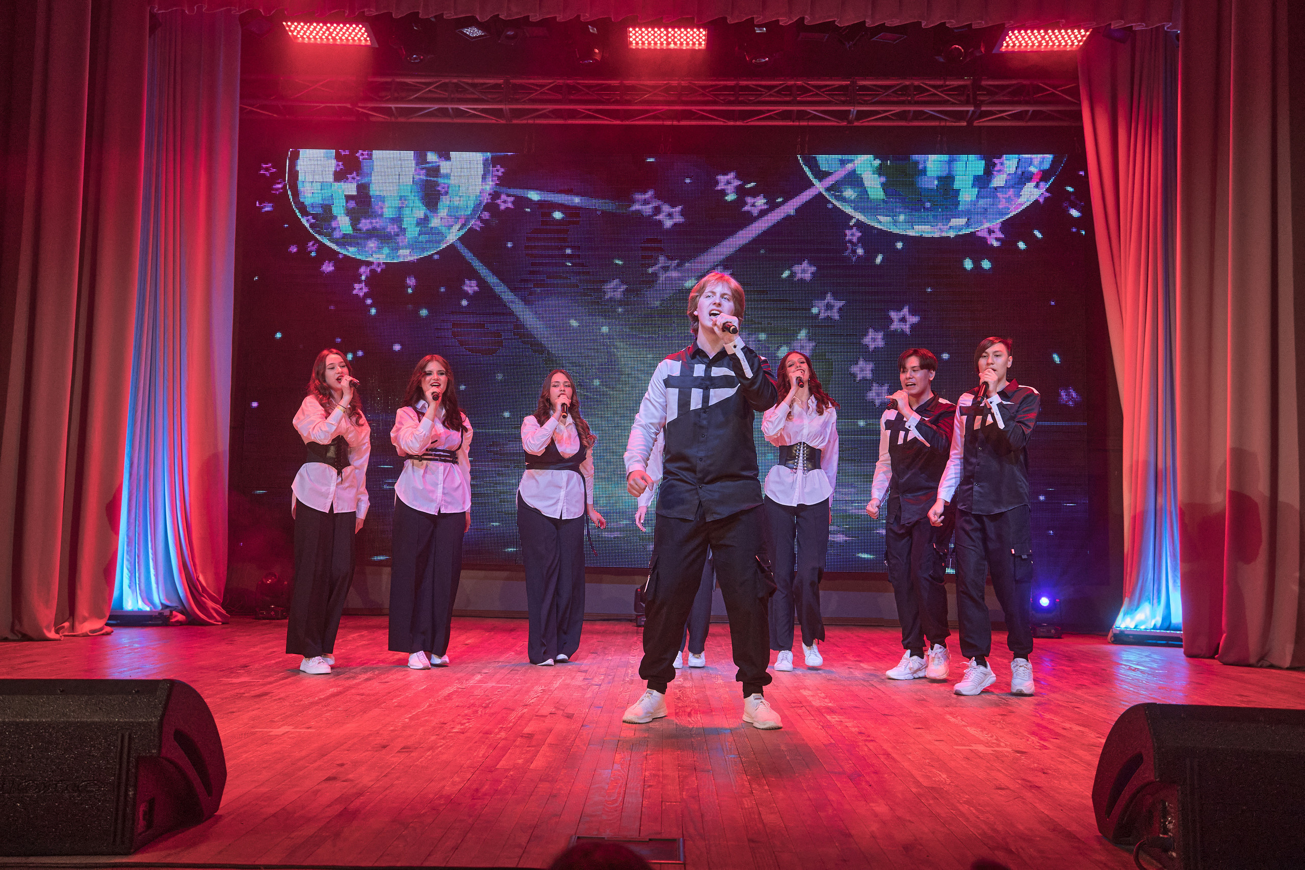 Портфолио репортажной фотосъёмки: Концерт в ДК Железнодорожников. Фотограф Яковлев Роман — Красноярск