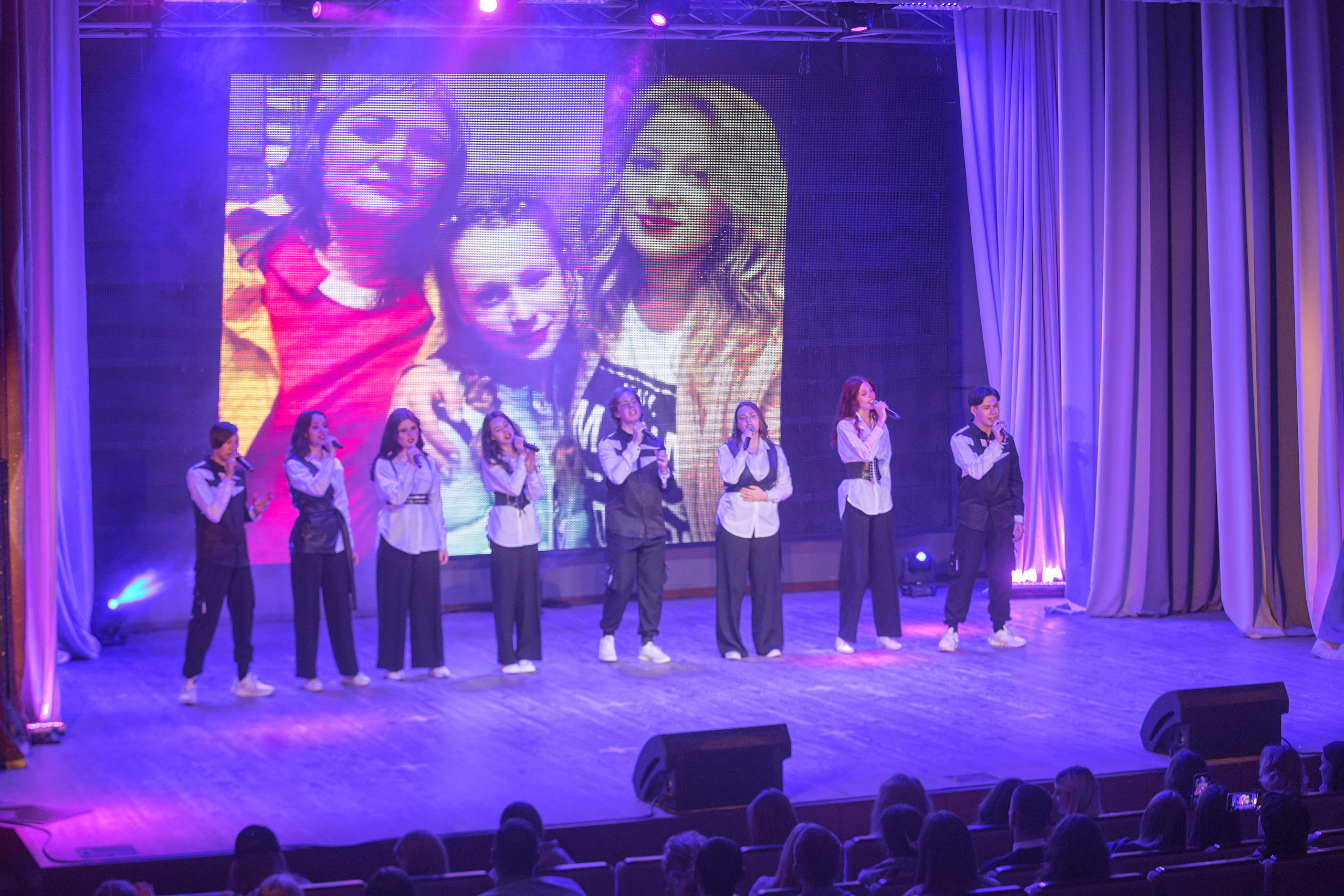 Портфолио репортажной фотосъёмки: Концерт в ДК Железнодорожников. Фотограф Яковлев Роман — Красноярск