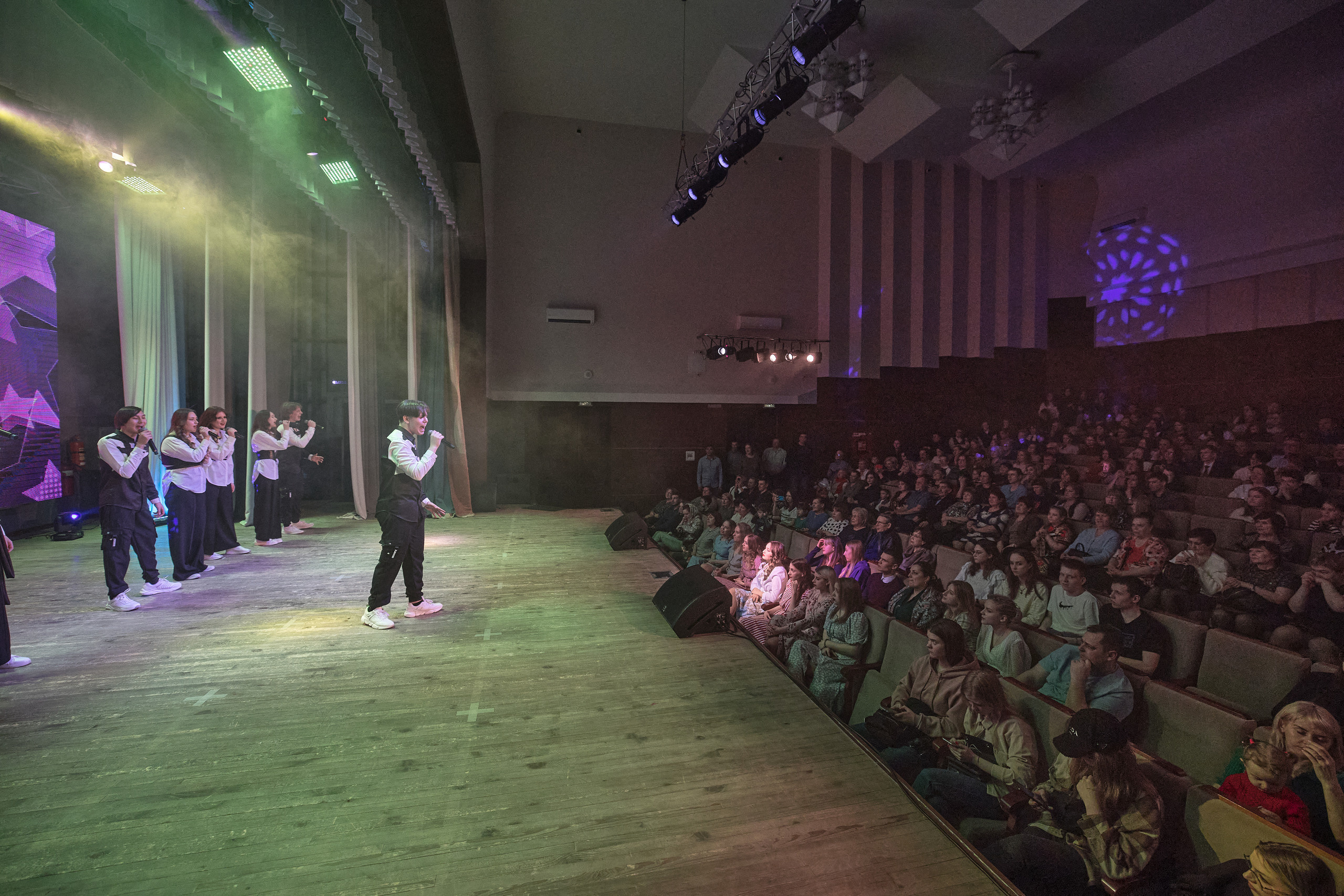 Портфолио репортажной фотосъёмки: Концерт в ДК Железнодорожников. Фотограф Яковлев Роман — Красноярск