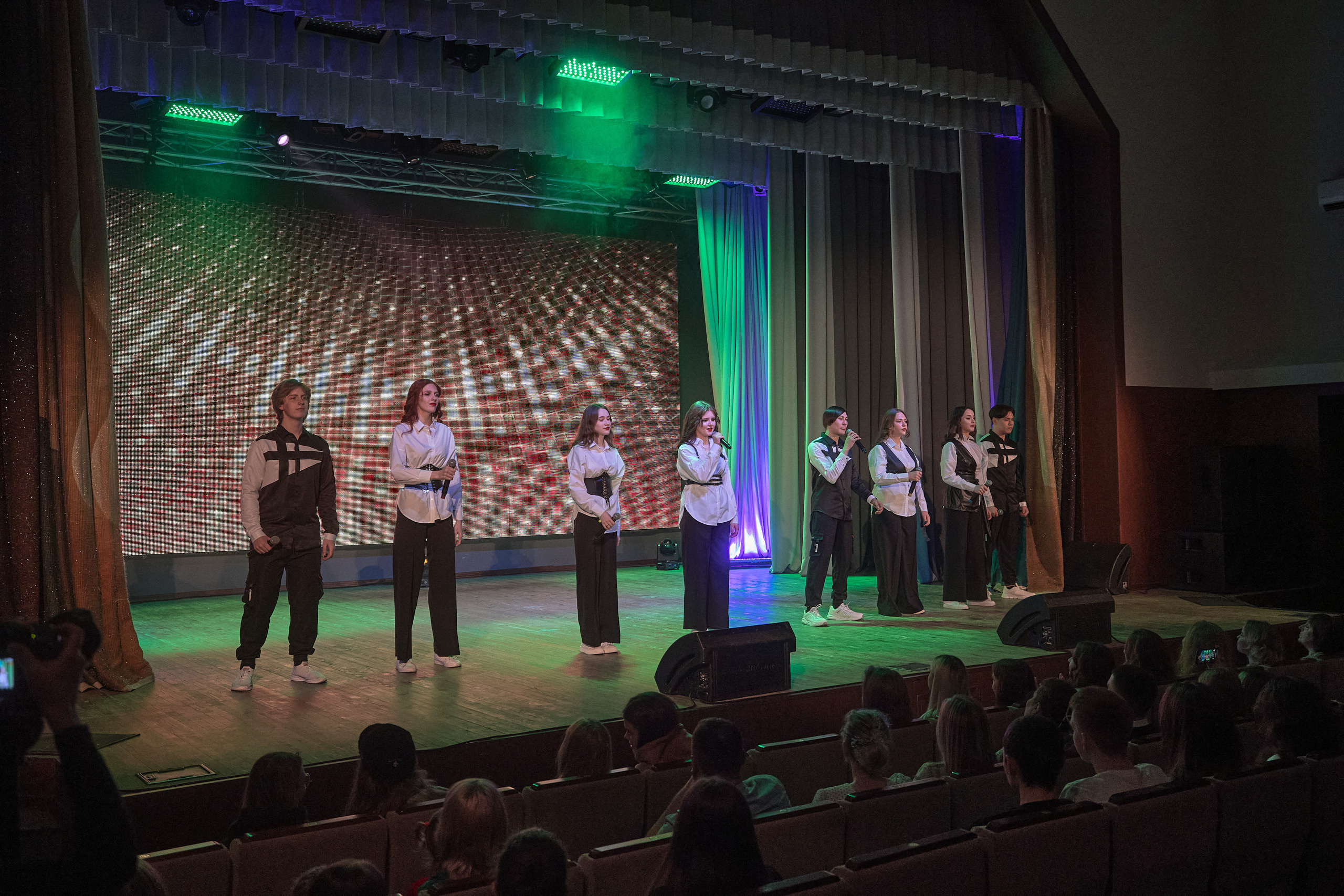 Портфолио репортажной фотосъёмки: Концерт в ДК Железнодорожников. Фотограф Яковлев Роман — Красноярск