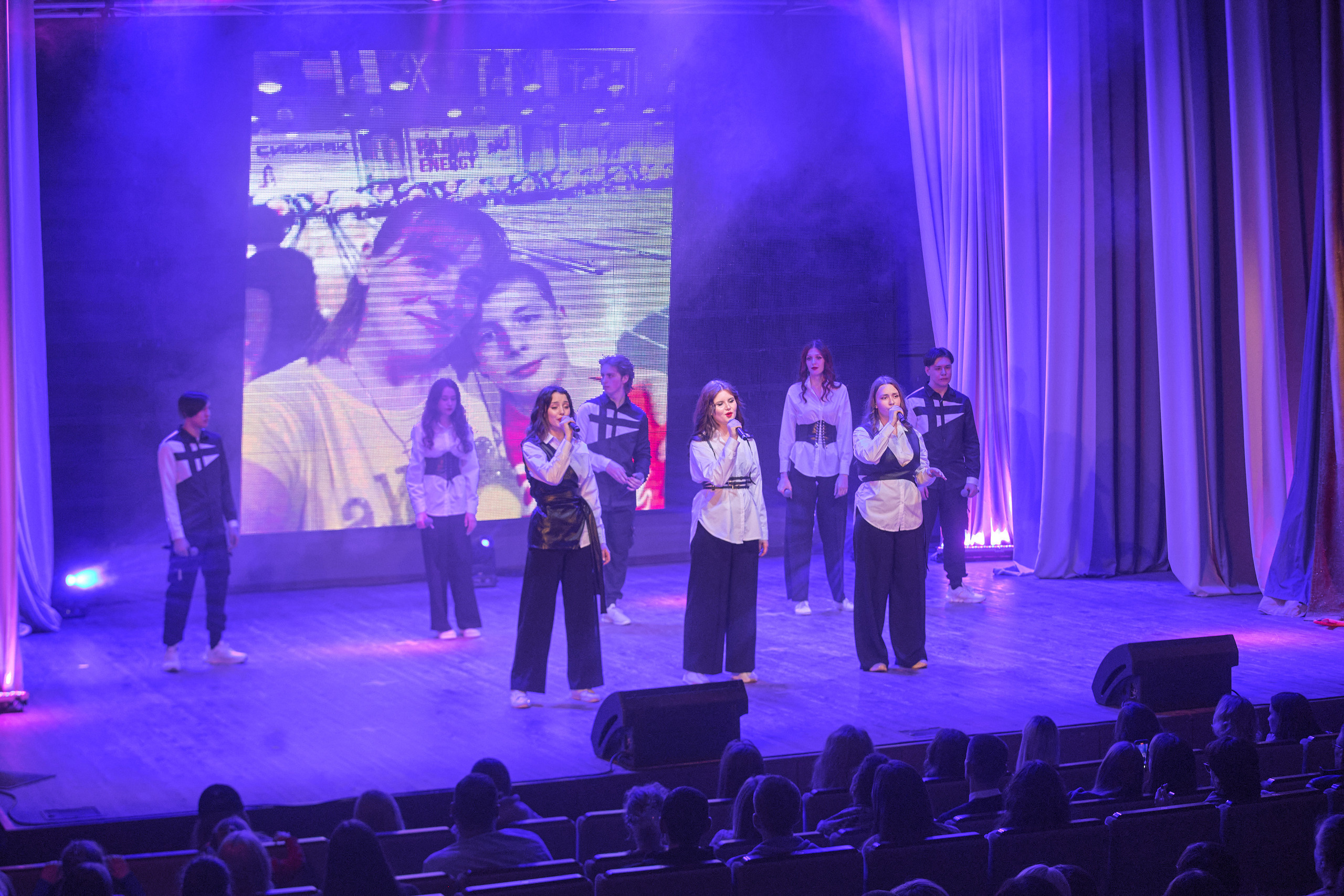 Портфолио репортажной фотосъёмки: Концерт в ДК Железнодорожников. Фотограф Яковлев Роман — Красноярск