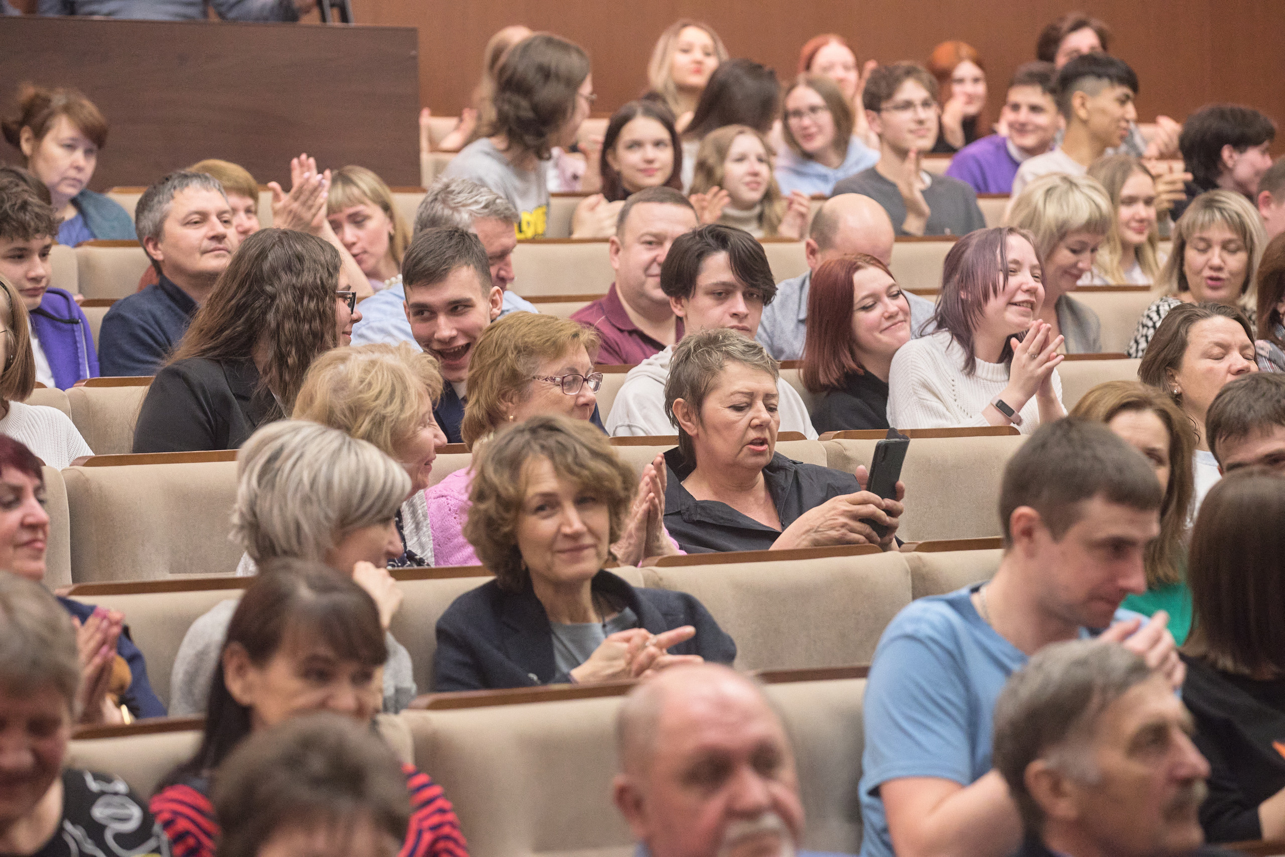 Портфолио репортажной фотосъёмки: Концерт в ДК Железнодорожников. Фотограф Яковлев Роман — Красноярск