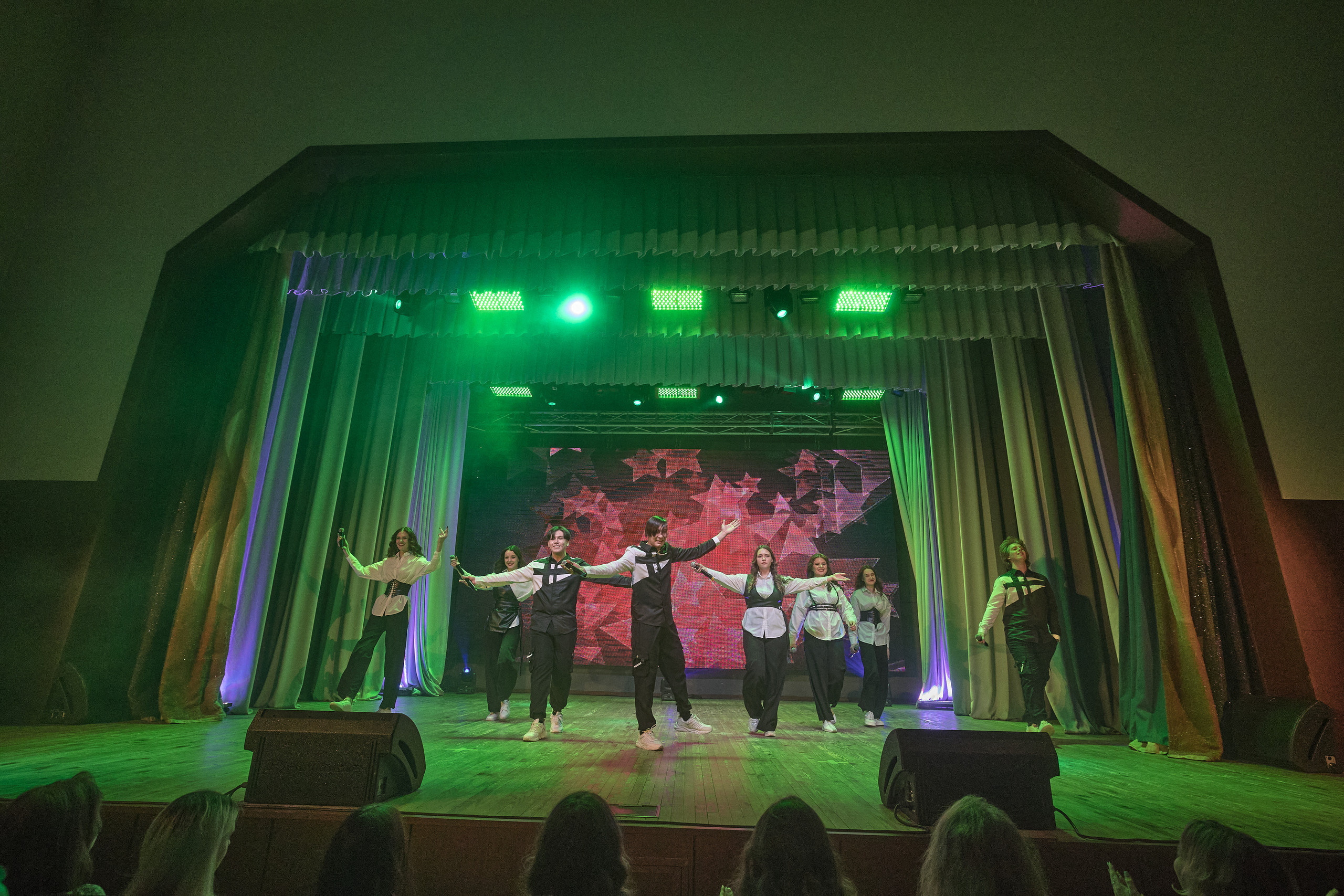 Портфолио репортажной фотосъёмки: Концерт в ДК Железнодорожников. Фотограф Яковлев Роман — Красноярск