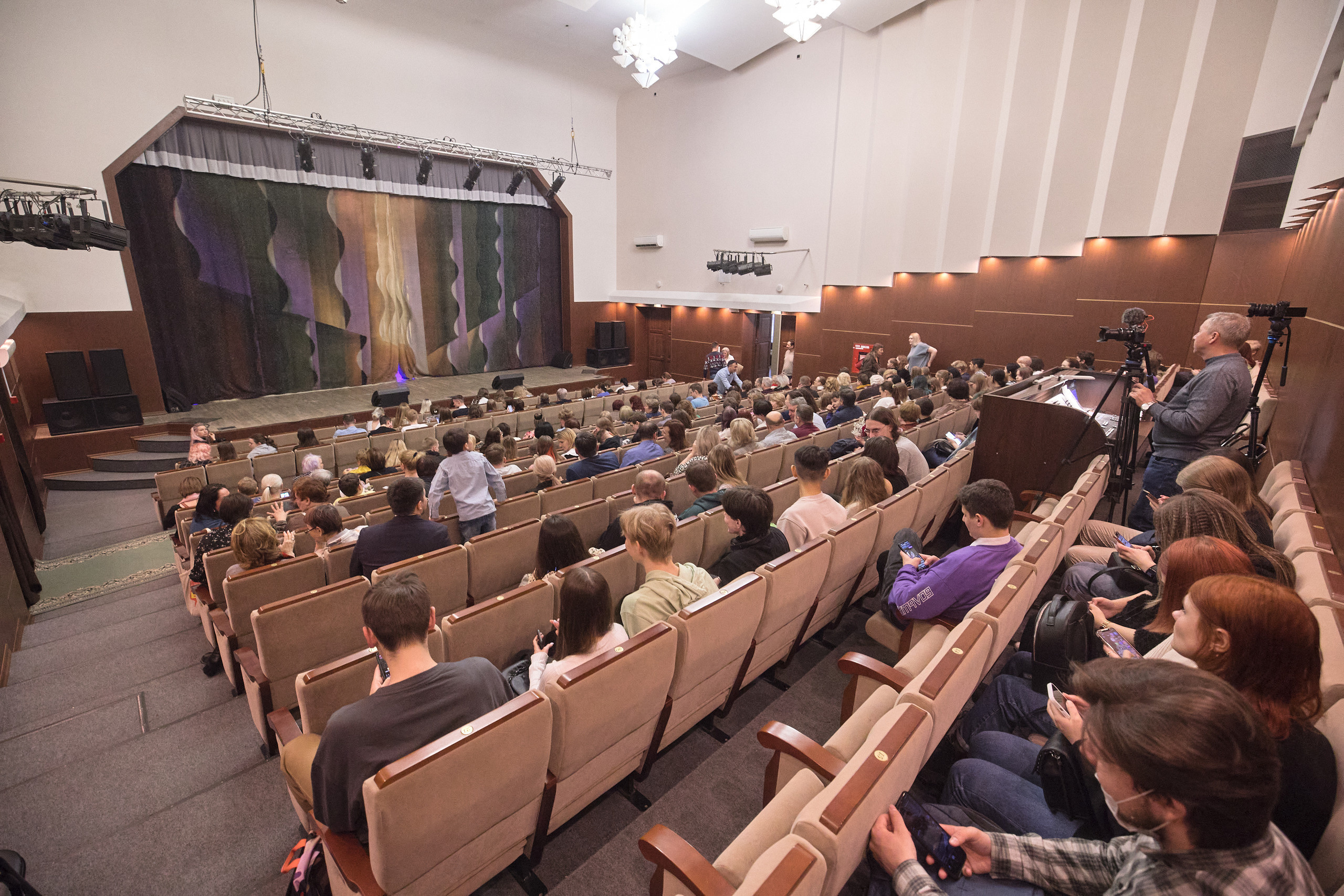 Портфолио репортажной фотосъёмки: Концерт в ДК Железнодорожников. Фотограф Яковлев Роман — Красноярск