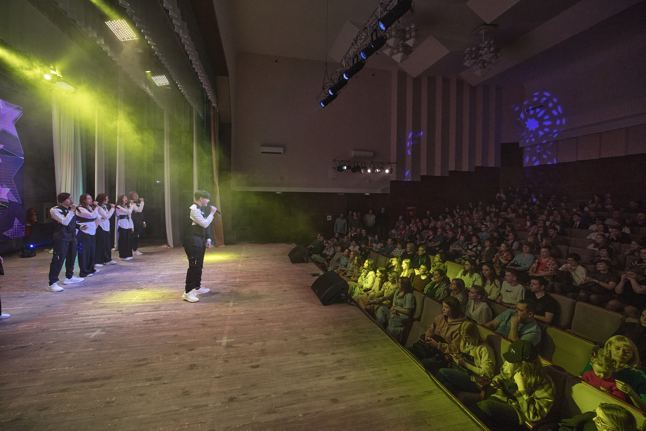 Портфолио репортажной фотосъёмки: Концерт в ДК Железнодорожников. Фотограф Яковлев Роман — Красноярск