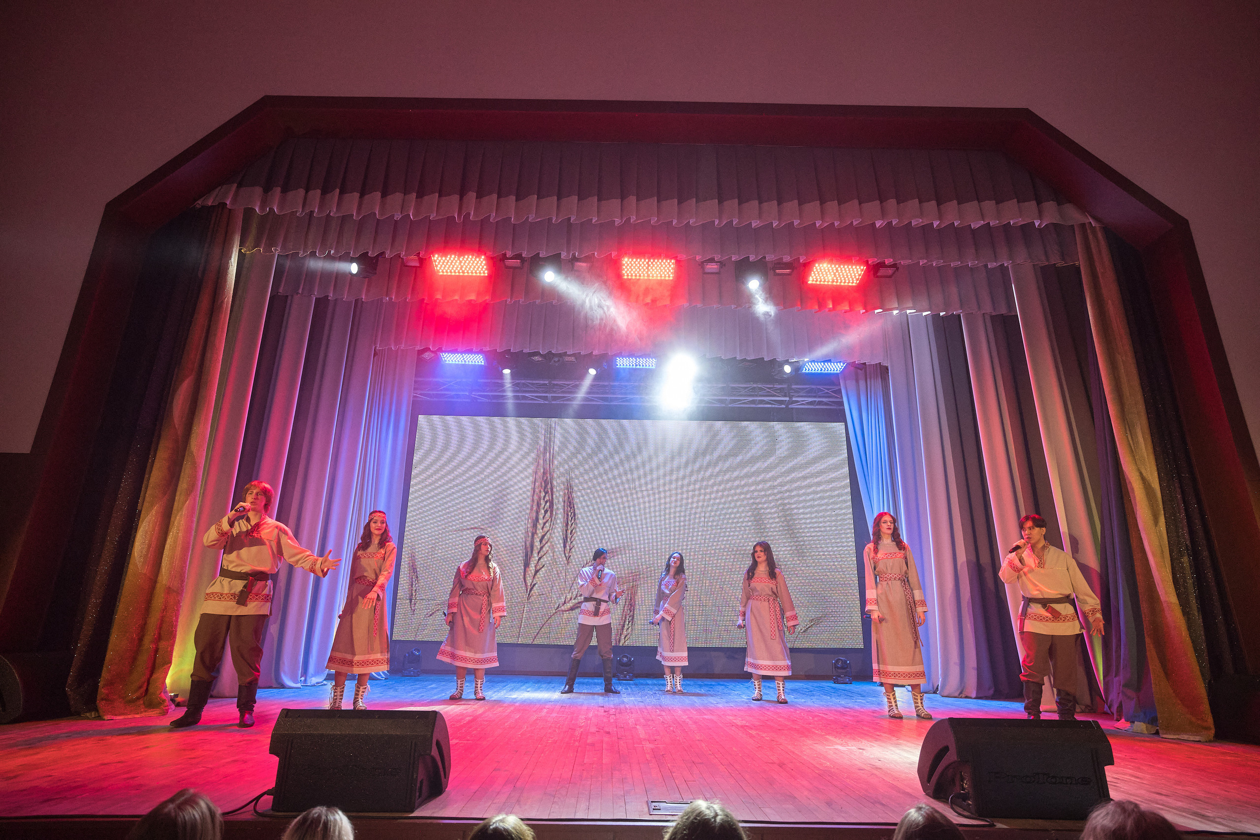 Портфолио репортажной фотосъёмки: Концерт в ДК Железнодорожников. Фотограф Яковлев Роман — Красноярск