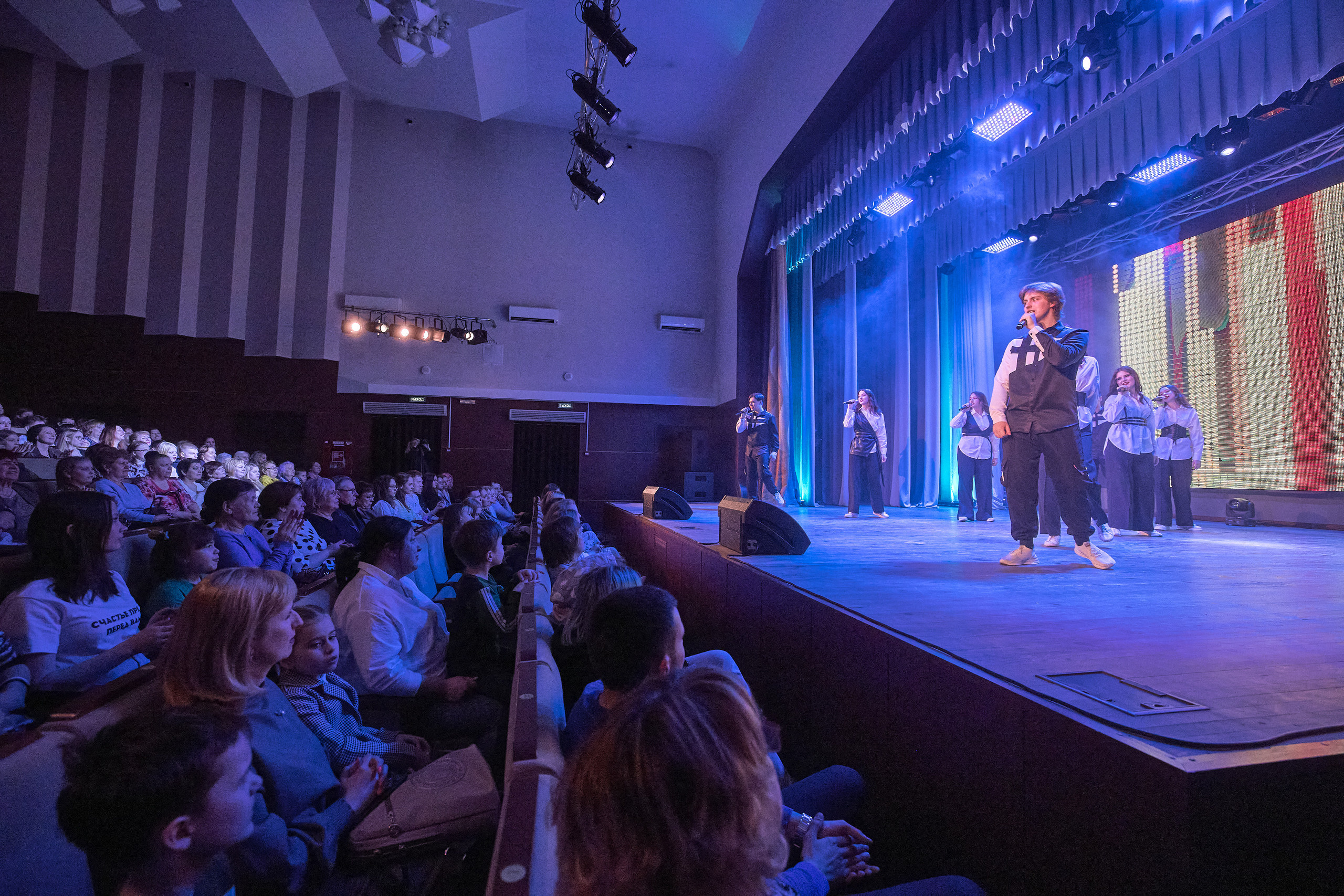 Портфолио репортажной фотосъёмки: Концерт в ДК Железнодорожников. Фотограф Яковлев Роман — Красноярск