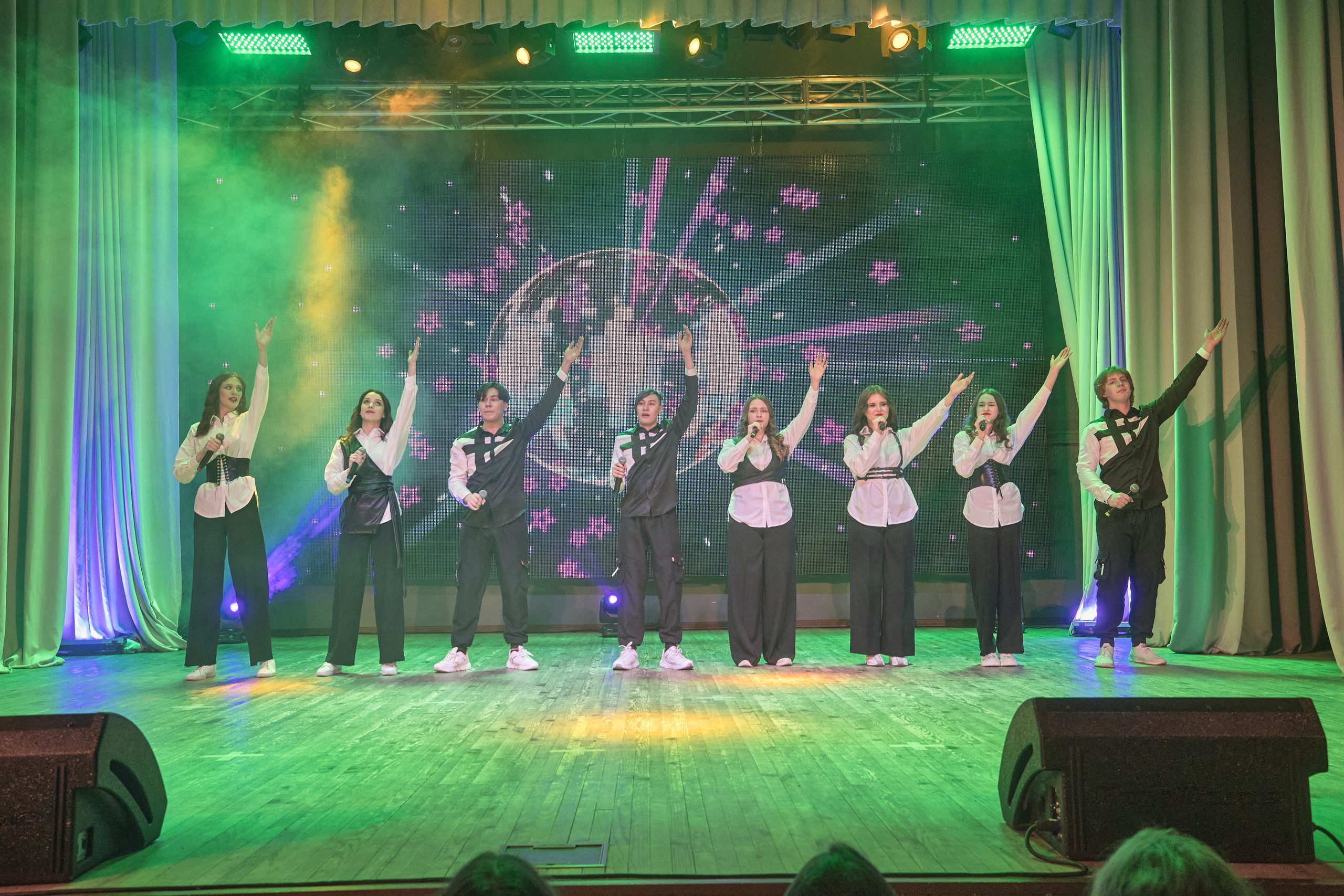 Портфолио репортажной фотосъёмки: Концерт в ДК Железнодорожников. Фотограф Яковлев Роман — Красноярск