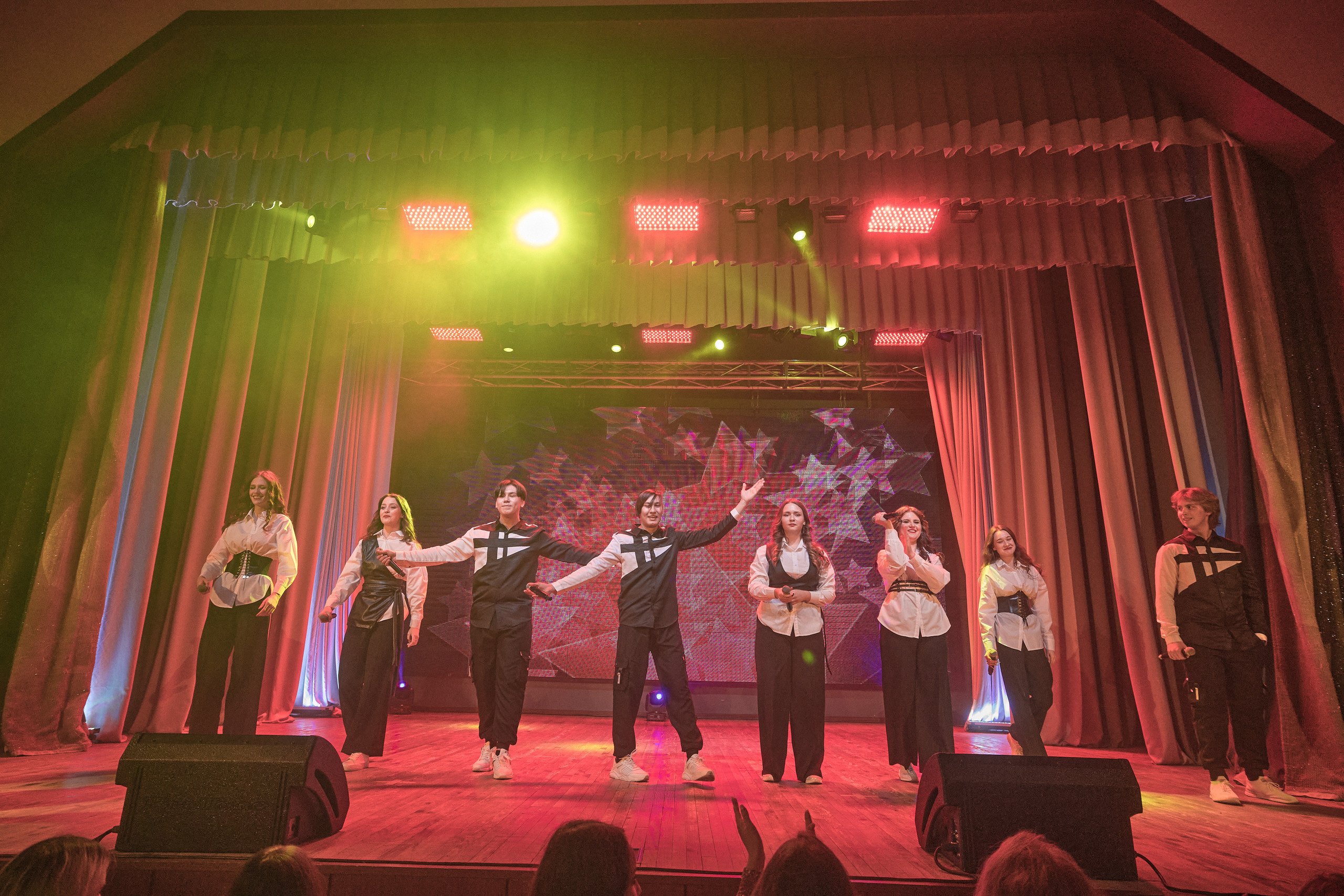 Портфолио репортажной фотосъёмки: Концерт в ДК Железнодорожников. Фотограф Яковлев Роман — Красноярск