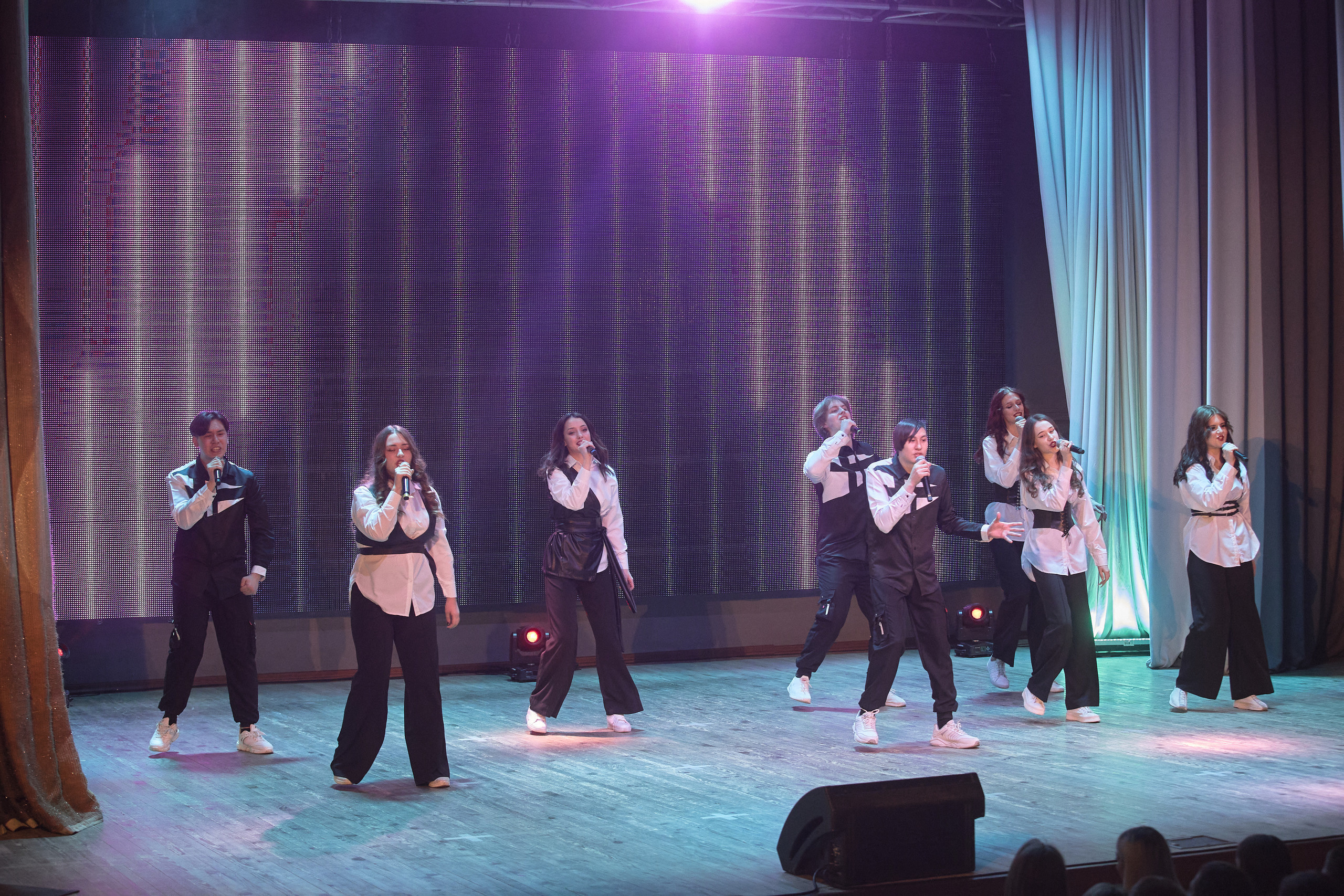 Портфолио репортажной фотосъёмки: Концерт в ДК Железнодорожников. Фотограф Яковлев Роман — Красноярск