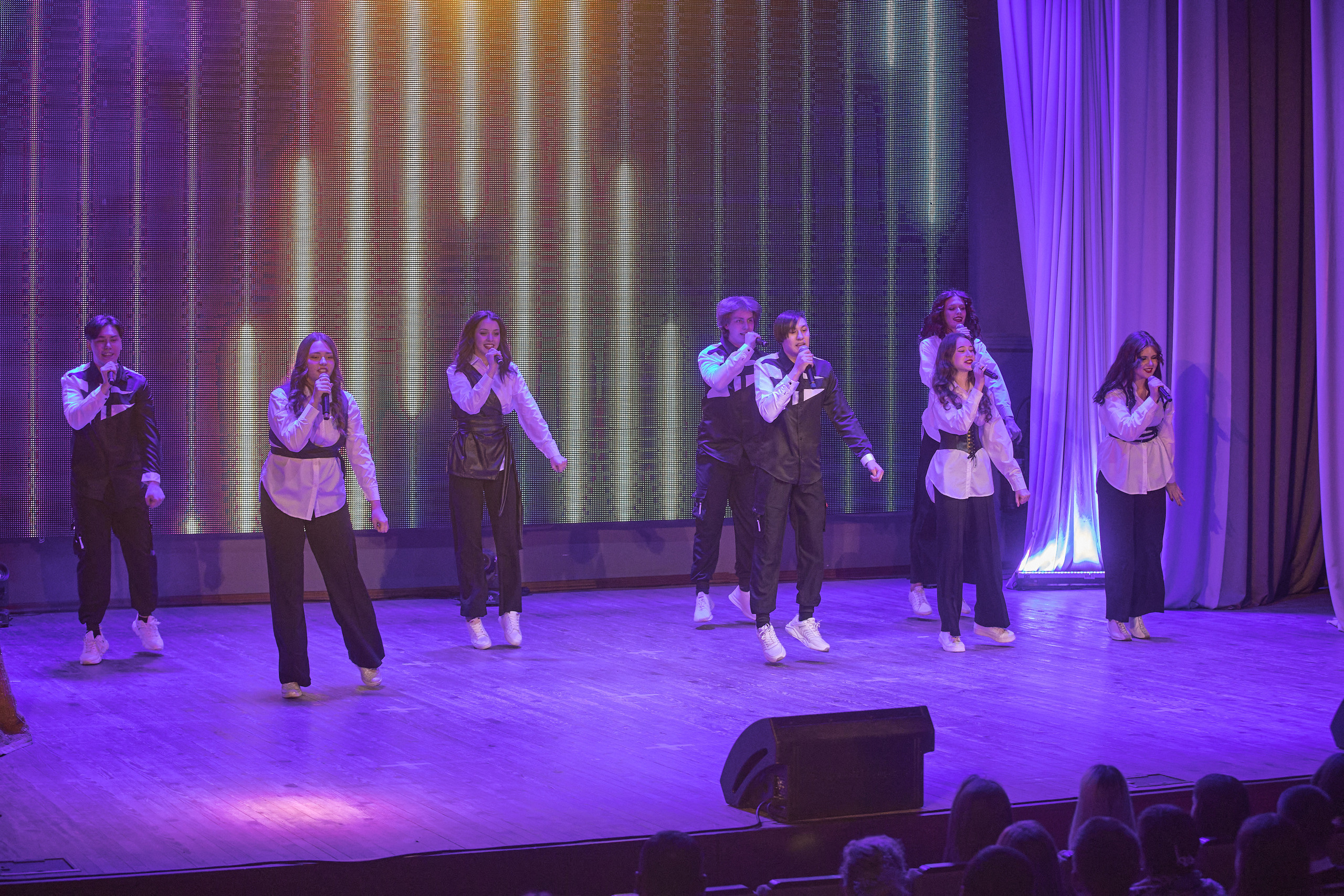 Портфолио репортажной фотосъёмки: Концерт в ДК Железнодорожников. Фотограф Яковлев Роман — Красноярск