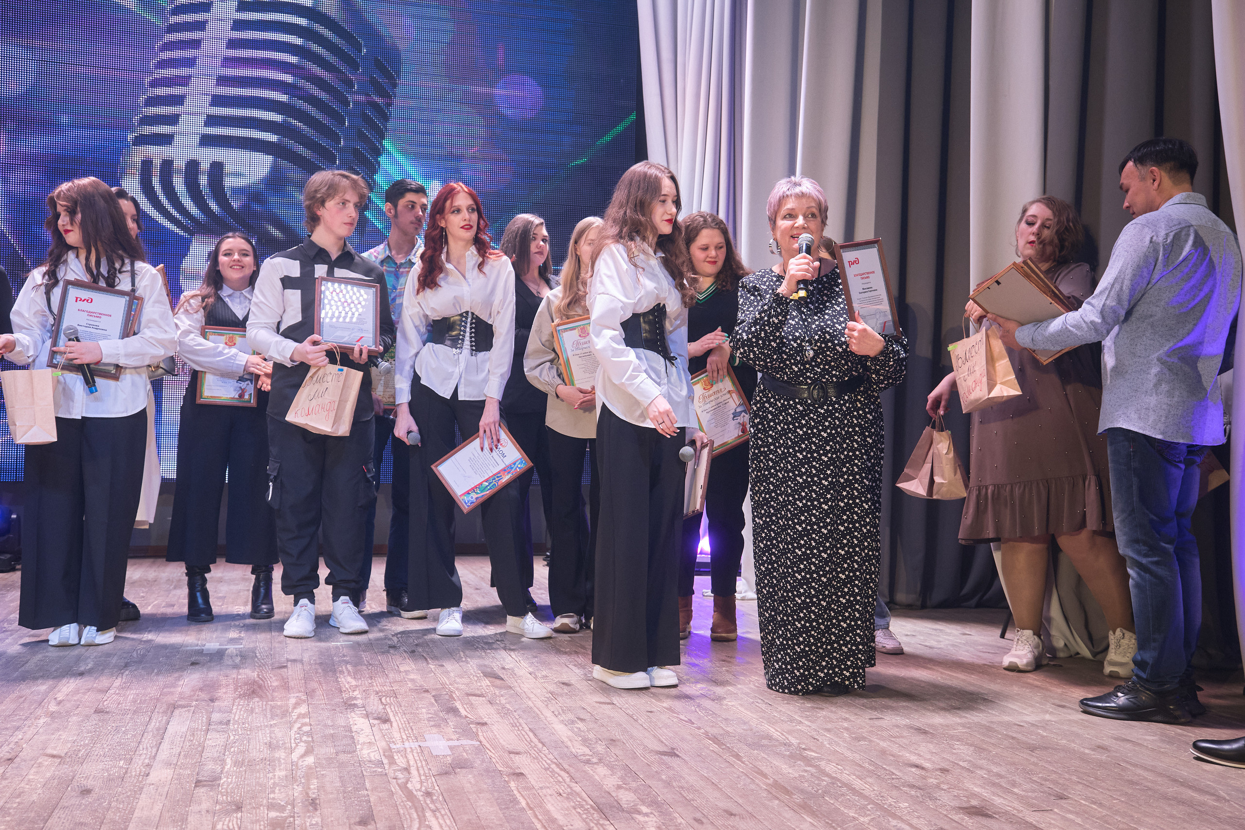 Портфолио репортажной фотосъёмки: Концерт в ДК Железнодорожников. Фотограф Яковлев Роман — Красноярск