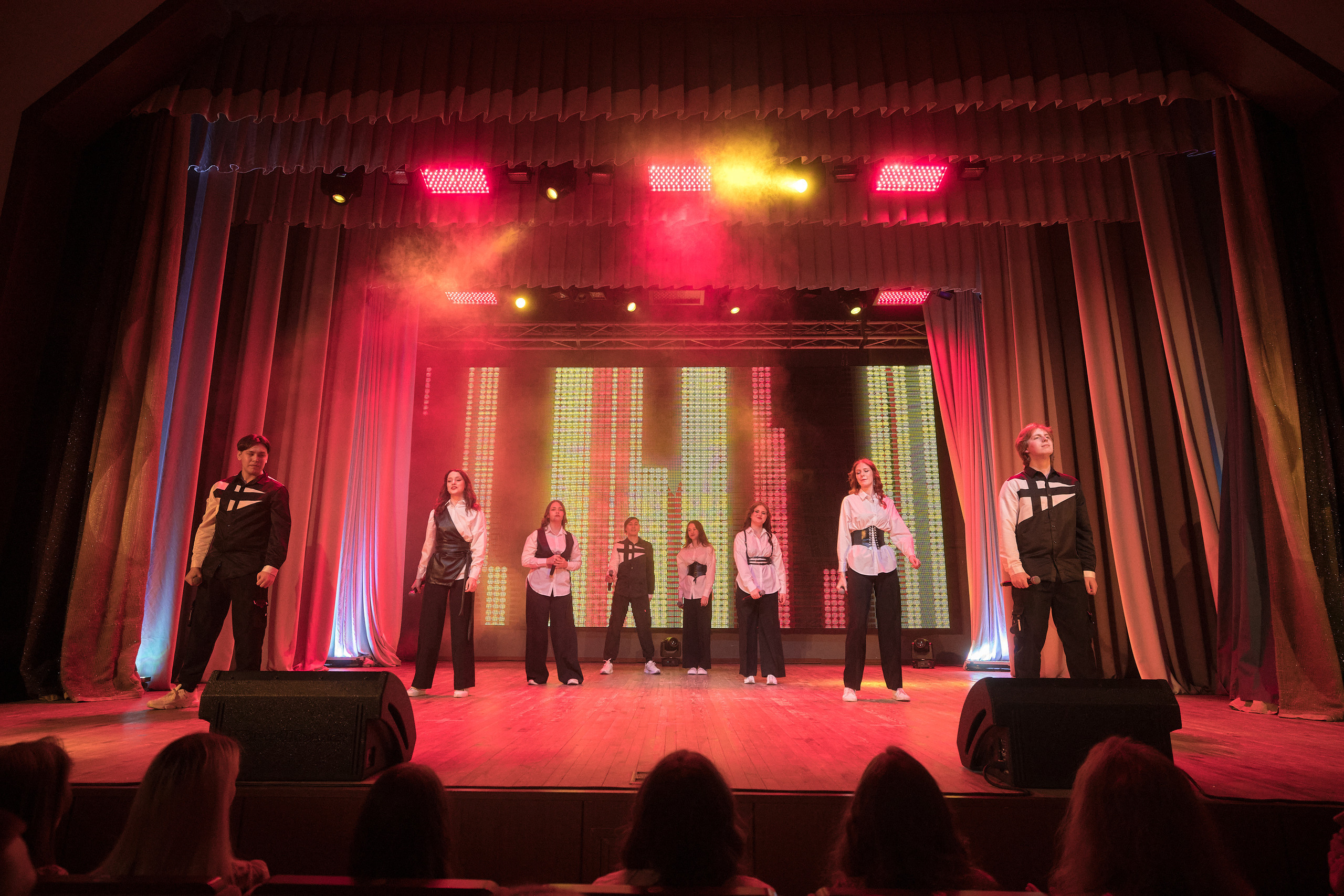 Портфолио репортажной фотосъёмки: Концерт в ДК Железнодорожников. Фотограф Яковлев Роман — Красноярск