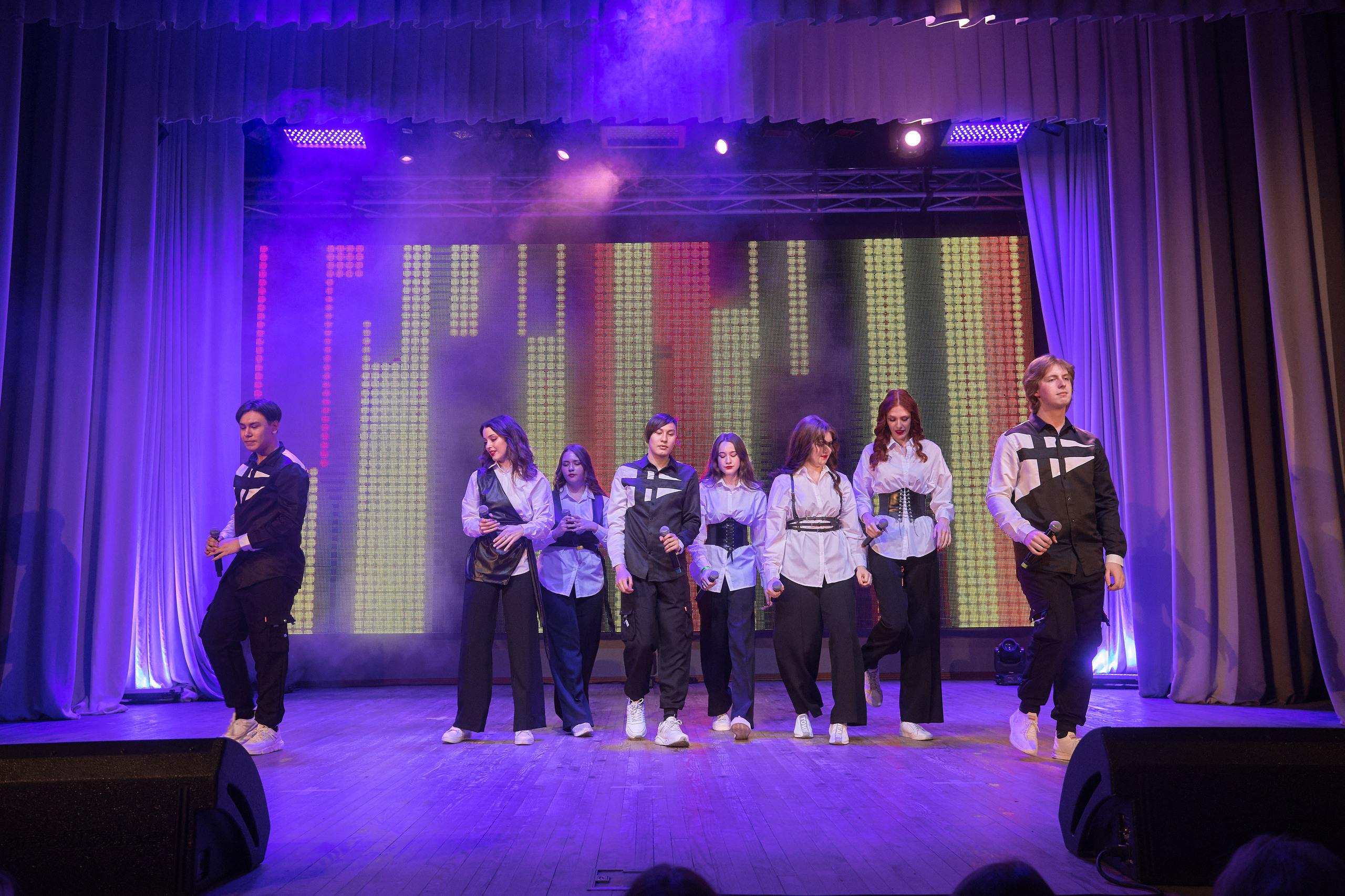 Портфолио репортажной фотосъёмки: Концерт в ДК Железнодорожников. Фотограф Яковлев Роман — Красноярск