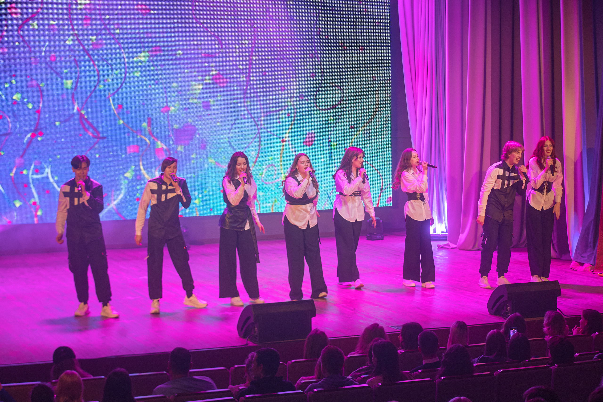 Портфолио репортажной фотосъёмки: Концерт в ДК Железнодорожников. Фотограф Яковлев Роман — Красноярск