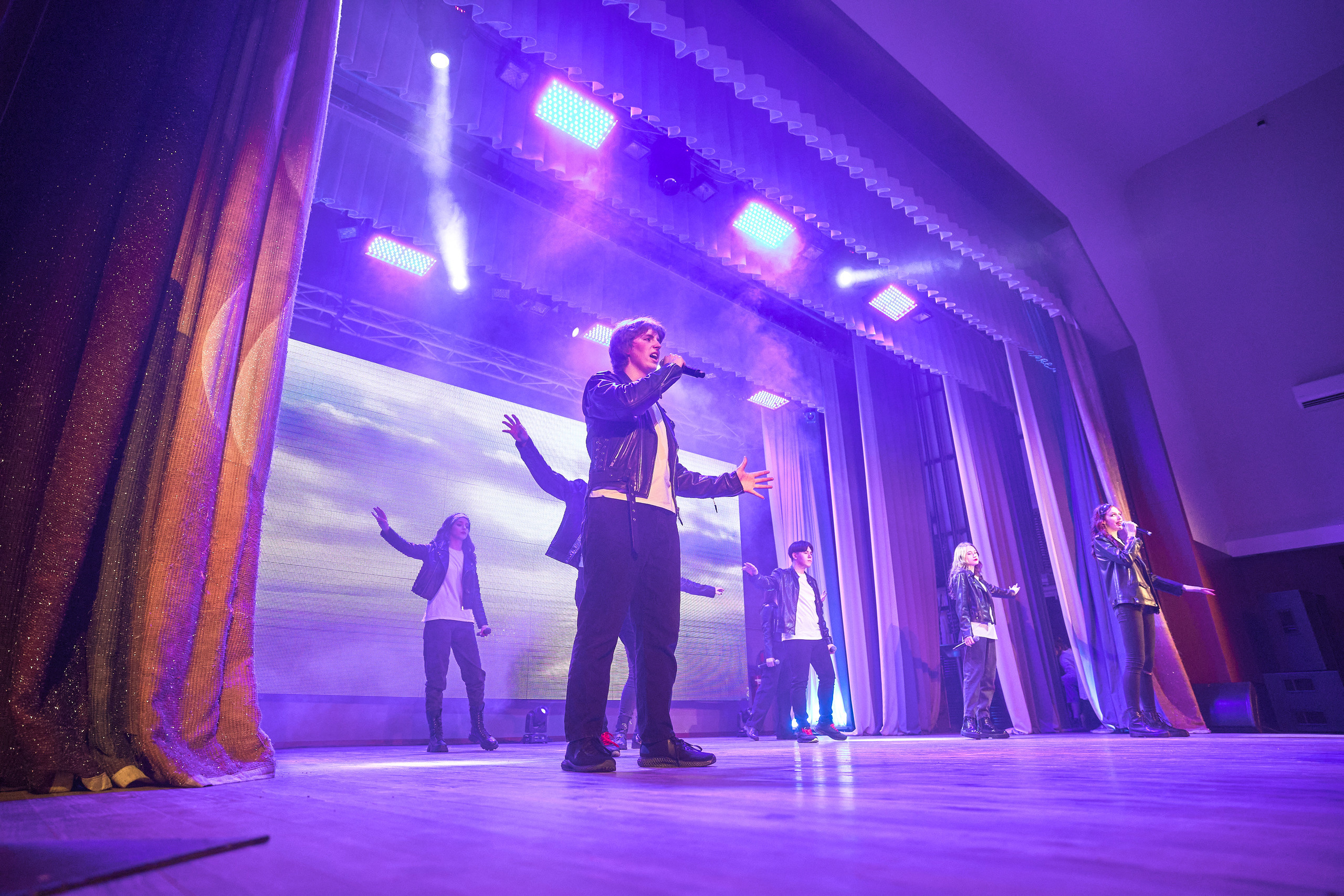 Портфолио репортажной фотосъёмки: Концерт в ДК Железнодорожников. Фотограф Яковлев Роман — Красноярск